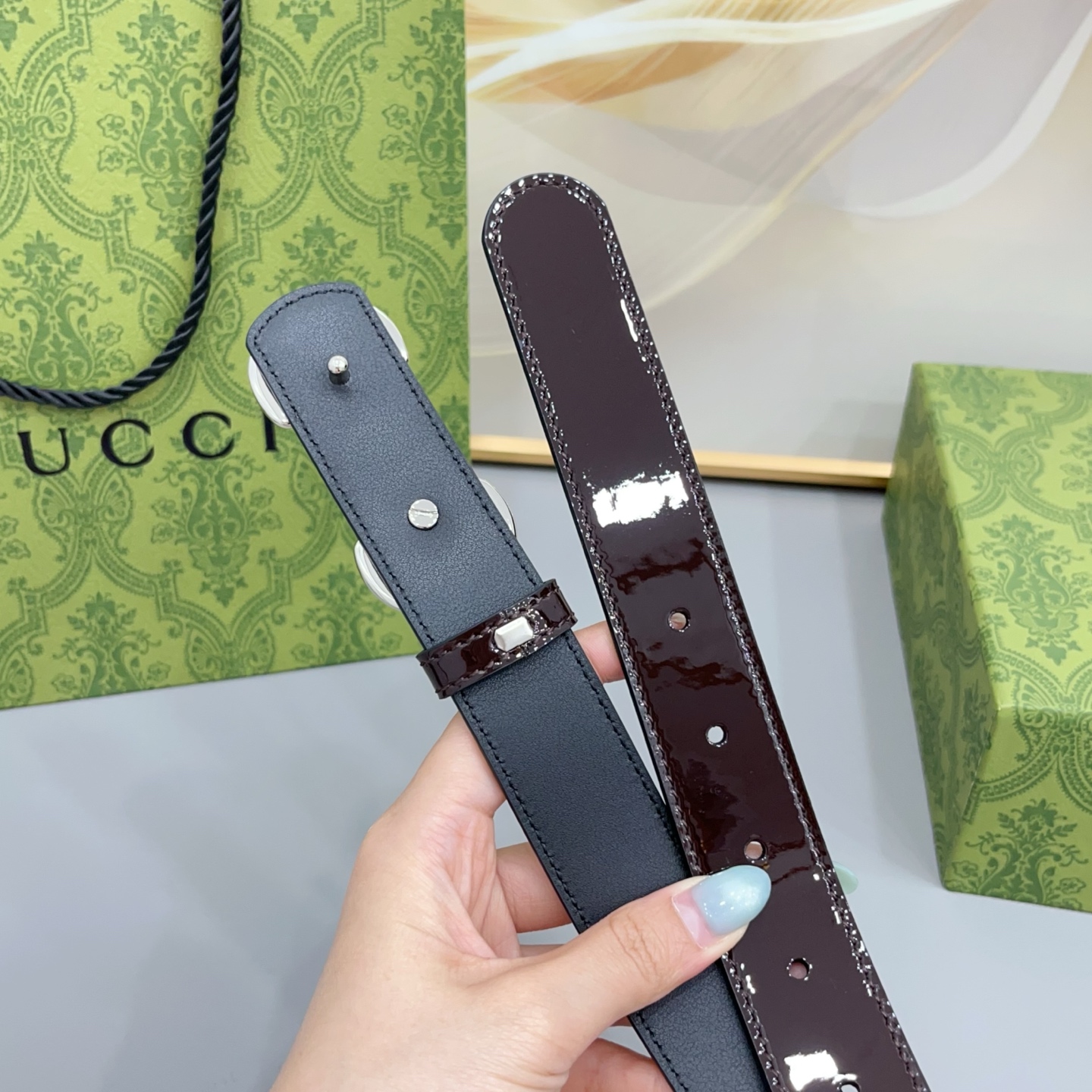Gucci古驰 3.0cm 古驰 Primavera 确立了一套全新的廓形、质感与材质词汇表,将创新与传统理念巧妙融合 Gucci古驰 3.0cm 古驰 Primavera 确立了一套全新的廓形、质感与材质词汇表,将创新与传统理念巧妙融合
