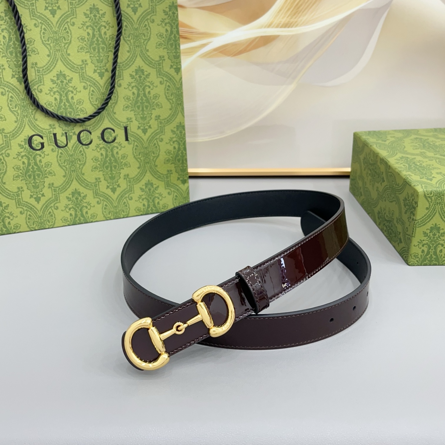 Gucci古驰 3.0cm 古驰 Primavera 确立了一套全新的廓形、质感与材质词汇表,将创新与传统理念巧妙融合 Gucci古驰 3.0cm 古驰 Primavera 确立了一套全新的廓形、质感与材质词汇表,将创新与传统理念巧妙融合