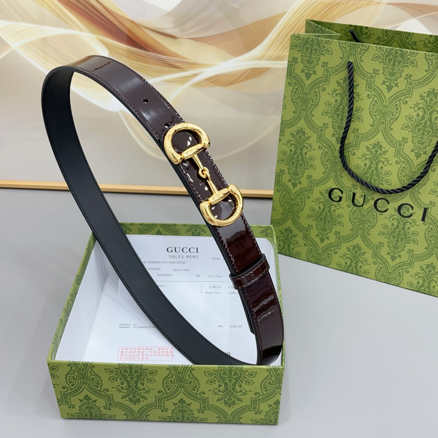Gucci古驰 3.0cm 古驰 Primavera 确立了一套全新的廓形、质感与材质词汇表,将创新与传统理念巧妙融合 Gucci古驰 3.0cm 古驰 Primavera 确立了一套全新的廓形、质感与材质词汇表,将创新与传统理念巧妙融合