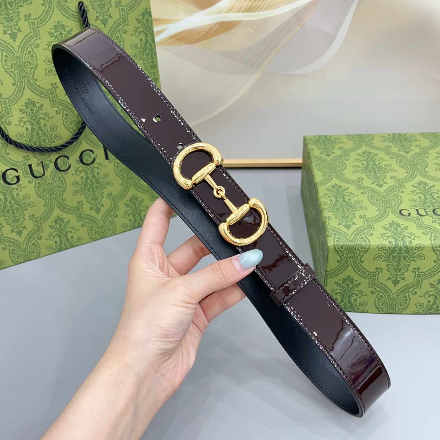 Gucci古驰 3.0cm 古驰 Primavera 确立了一套全新的廓形、质感与材质词汇表,将创新与传统理念巧妙融合 Gucci古驰 3.0cm 古驰 Primavera 确立了一套全新的廓形、质感与材质词汇表,将创新与传统理念巧妙融合