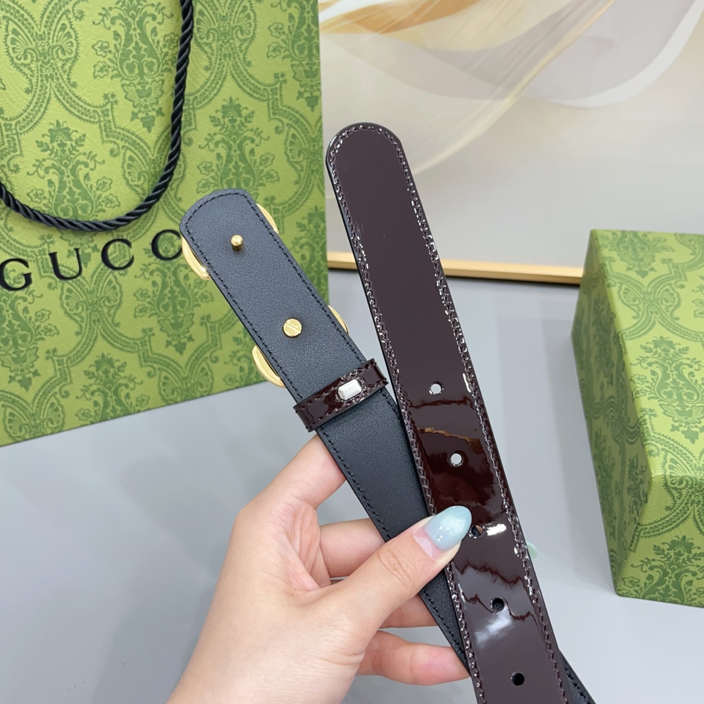 Gucci古驰 3.0cm 古驰 Primavera 确立了一套全新的廓形、质感与材质词汇表,将创新与传统理念巧妙融合 Gucci古驰 3.0cm 古驰 Primavera 确立了一套全新的廓形、质感与材质词汇表,将创新与传统理念巧妙融合