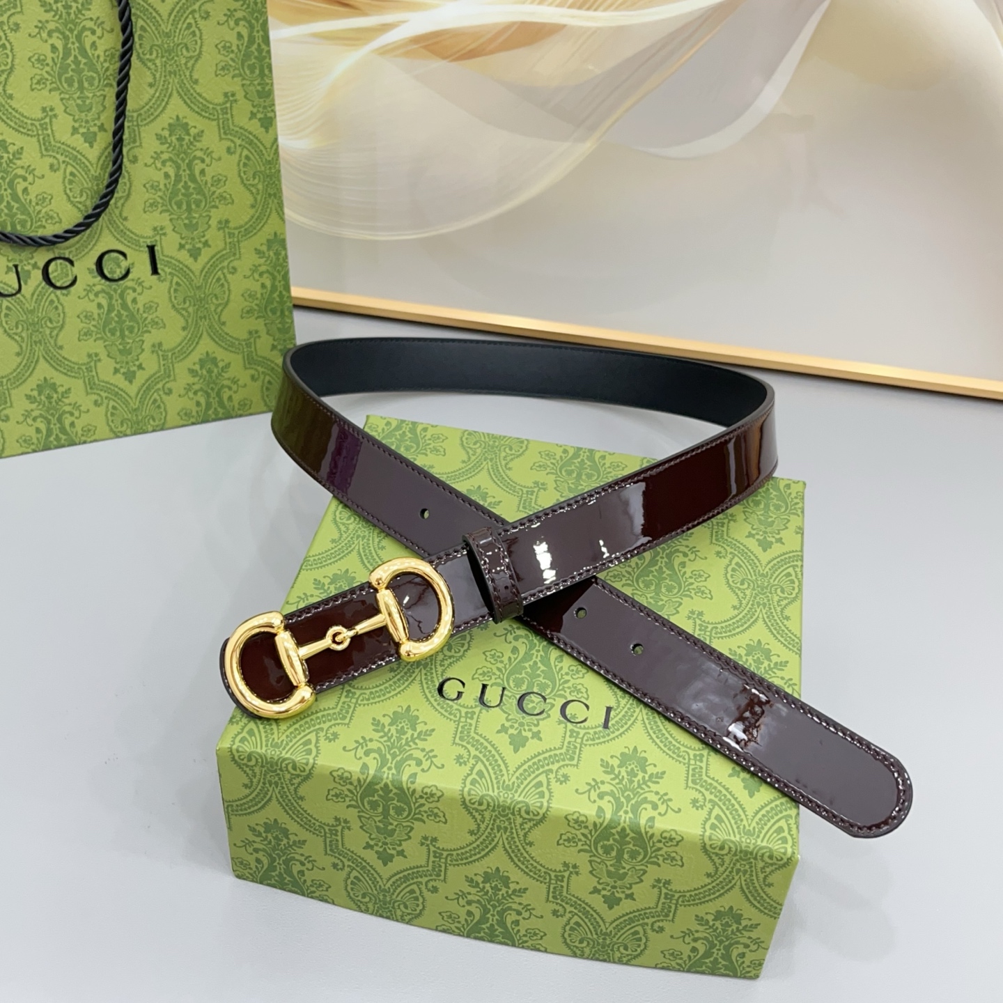 Gucci古驰 3.0cm 古驰 Primavera 确立了一套全新的廓形、质感与材质词汇表,将创新与传统理念巧妙融合 Gucci古驰 3.0cm 古驰 Primavera 确立了一套全新的廓形、质感与材质词汇表,将创新与传统理念巧妙融合