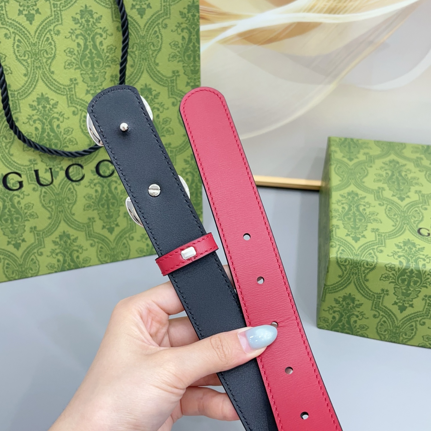 Gucci古驰 3.0cm 古驰 Primavera 确立了一套全新的廓形、质感与材质词汇表,将创新与传统理念巧妙融合 Gucci古驰 3.0cm 古驰 Primavera 确立了一套全新的廓形、质感与材质词汇表,将创新与传统理念巧妙融合