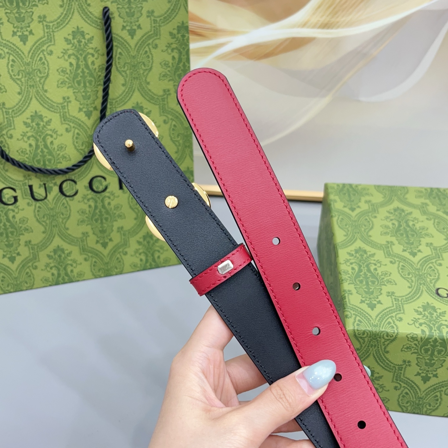 Gucci古驰 3.0cm 古驰 Primavera 确立了一套全新的廓形、质感与材质词汇表,将创新与传统理念巧妙融合 Gucci古驰 3.0cm 古驰 Primavera 确立了一套全新的廓形、质感与材质词汇表,将创新与传统理念巧妙融合