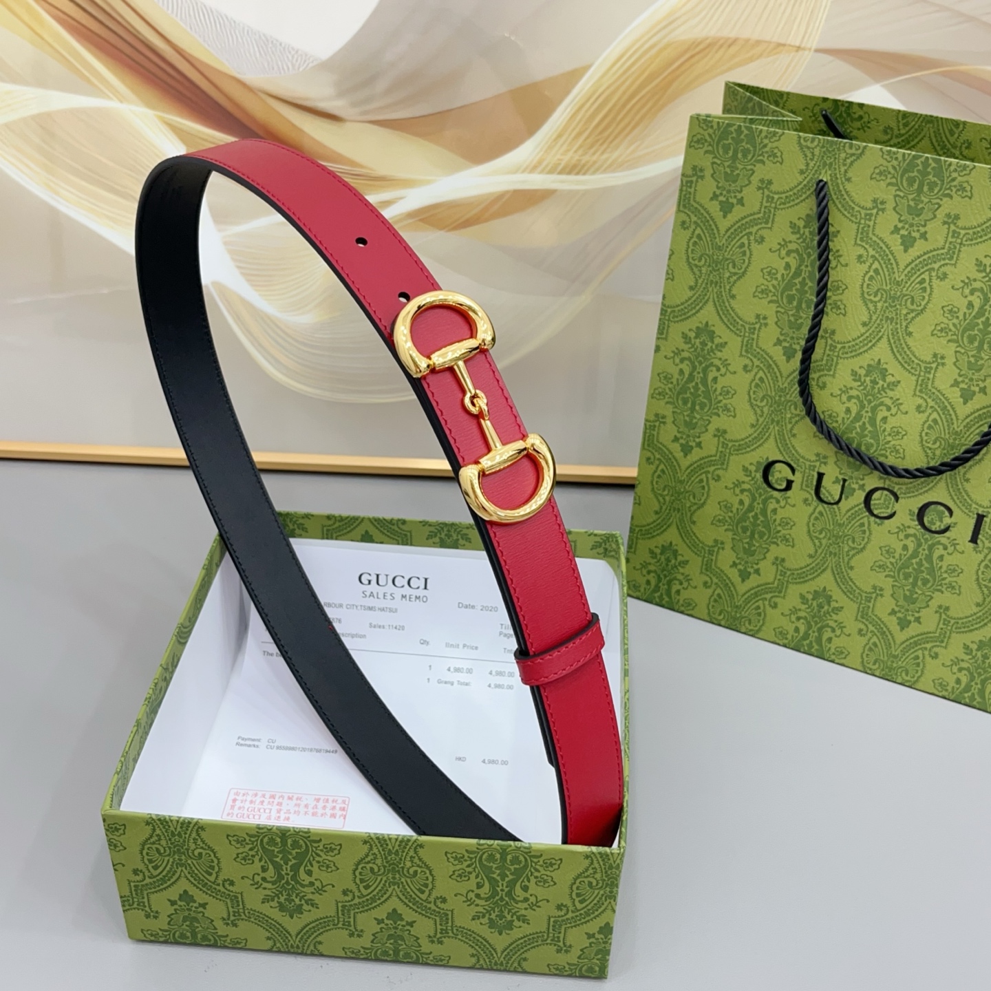 Gucci古驰 3.0cm 古驰 Primavera 确立了一套全新的廓形、质感与材质词汇表,将创新与传统理念巧妙融合 Gucci古驰 3.0cm 古驰 Primavera 确立了一套全新的廓形、质感与材质词汇表,将创新与传统理念巧妙融合