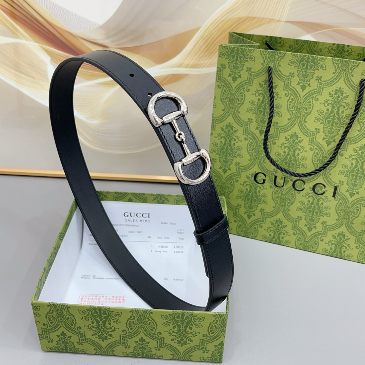 Gucci古驰 3.0cm 古驰 Primavera 确立了一套全新的廓形、质感与材质词汇表,将创新与传统理念巧妙融合 Gucci古驰 3.0cm 古驰 Primavera 确立了一套全新的廓形、质感与材质词汇表,将创新与传统理念巧妙融合