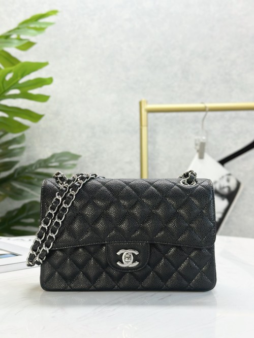 Elegant Quilted Black Leather Flap Bag with Chain Strap, 23cm 1 Elegant Quilted Black Leather Flap Bag with Chain Strap, 23cm