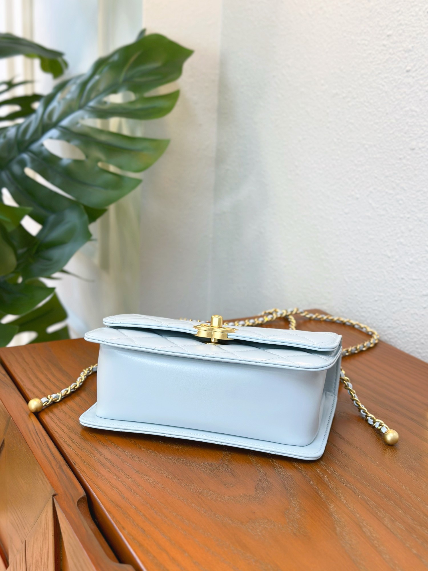 Chanell Gold Ball Chain Bag, Luxurious Leather, Adjustable Chain, Perfect Size 6 a1746870964159 5455
