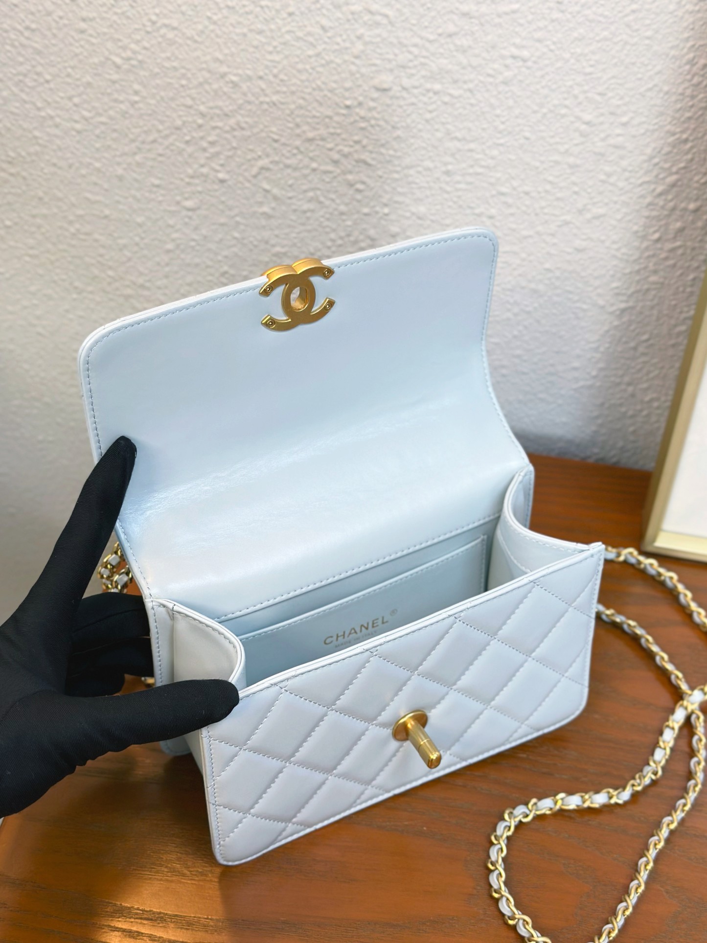 Chanell Gold Ball Chain Bag, Luxurious Leather, Adjustable Chain, Perfect Size 9 a1746870981567 0020