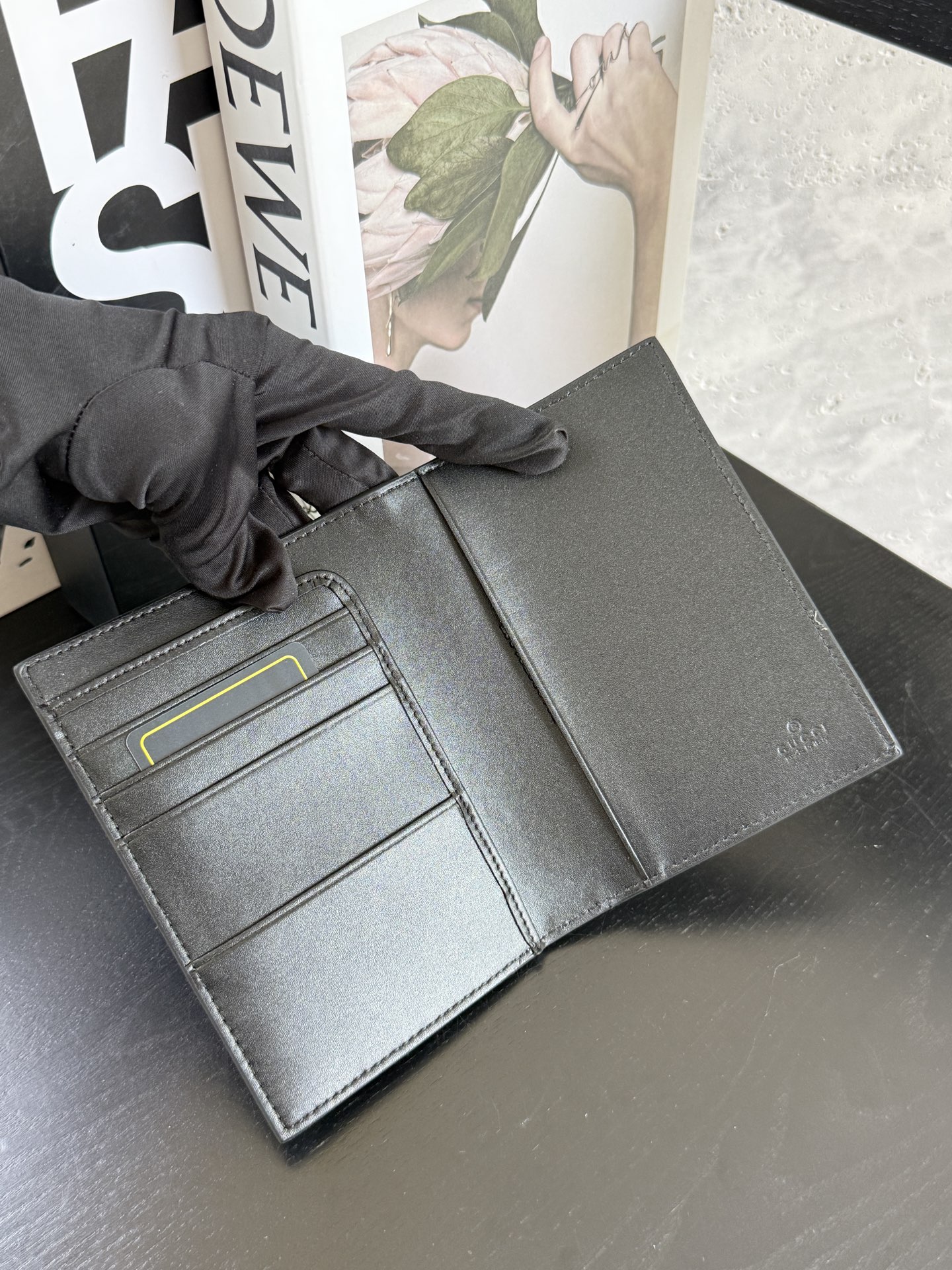 【GUCCI-古奇】型号：黑色每一个细节都将古驰的精彩内涵表现得淋漓尽致💯质量保证！。尺寸：14*10*
