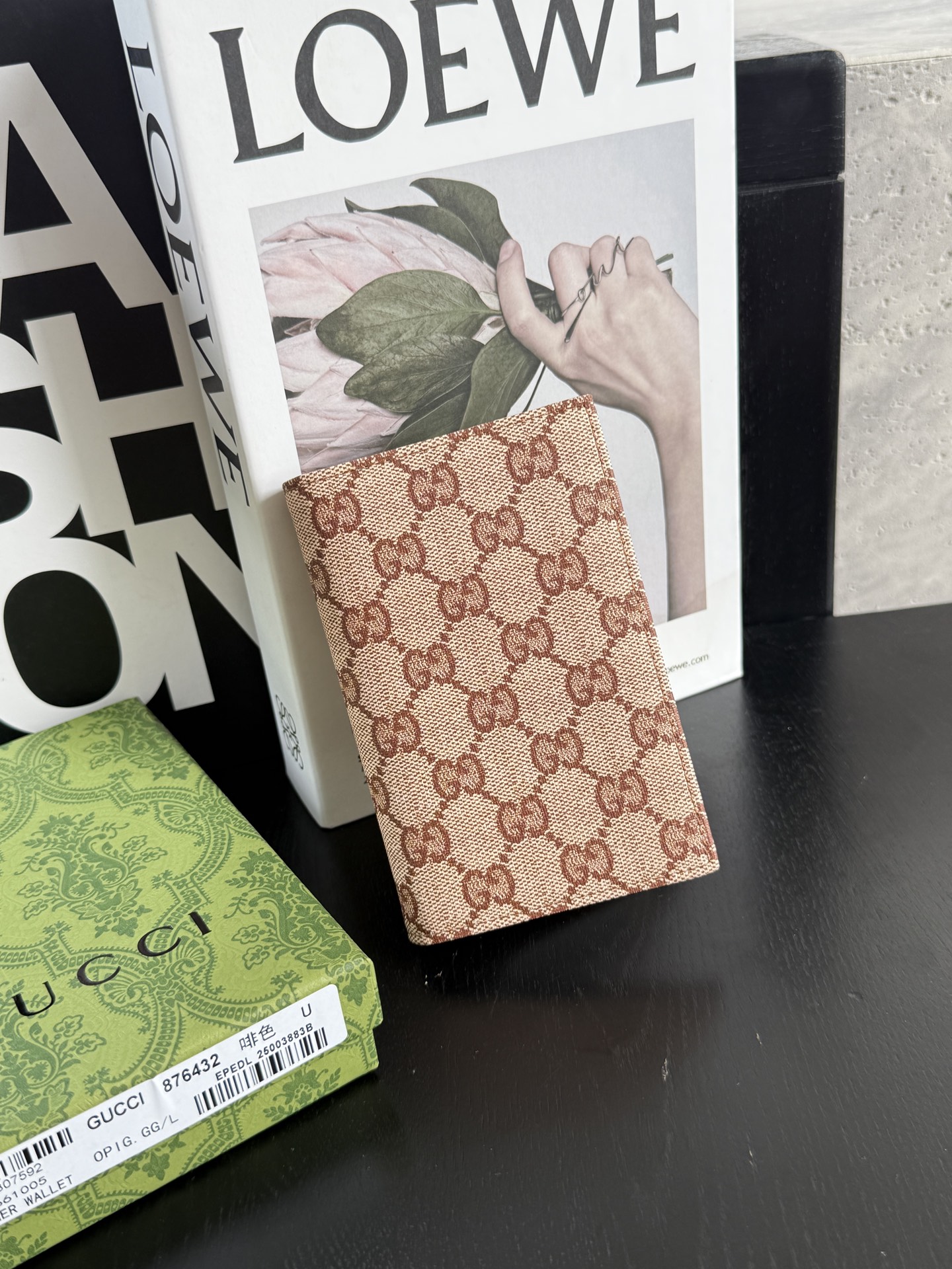 Gucci  啡色GG老花护照本｜实拍✅经典GG帆布面料，复古啡色老花质感耐看，耐磨抗造✅短款对折版型，