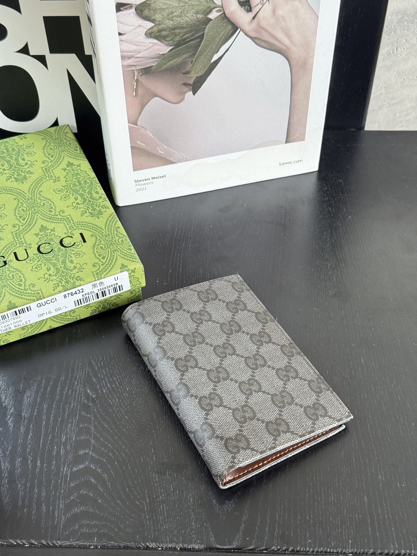 Gucci  啡色GG老花护照本｜实拍✅经典GG帆布面料，复古啡色老花质感耐看，耐磨抗造✅短款对折版型，
