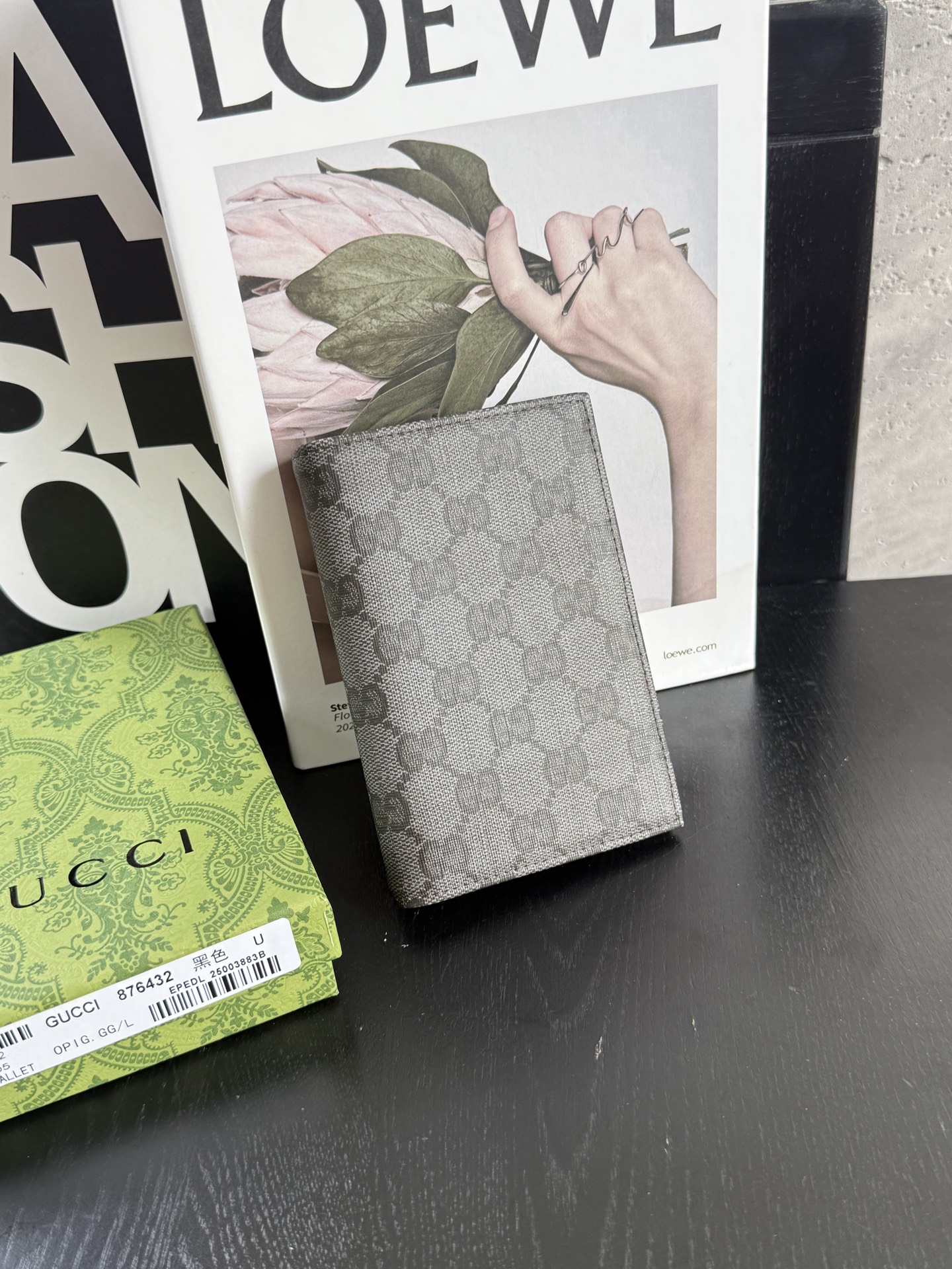 Gucci  啡色GG老花护照本｜实拍✅经典GG帆布面料，复古啡色老花质感耐看，耐磨抗造✅短款对折版型，