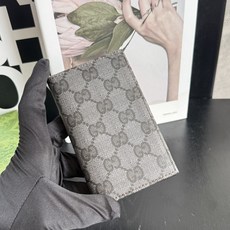 Gucci 黑色GG老花对折长款钱包|实拍✅经典GG帆布面料,黑灰老花低调耐看,耐磨抗造✅对折长款版型 Gucci 黑色GG老花对折长款钱包|实拍✅经典GG帆布面料,黑灰老花低调耐看,耐磨抗造✅对折长款版型