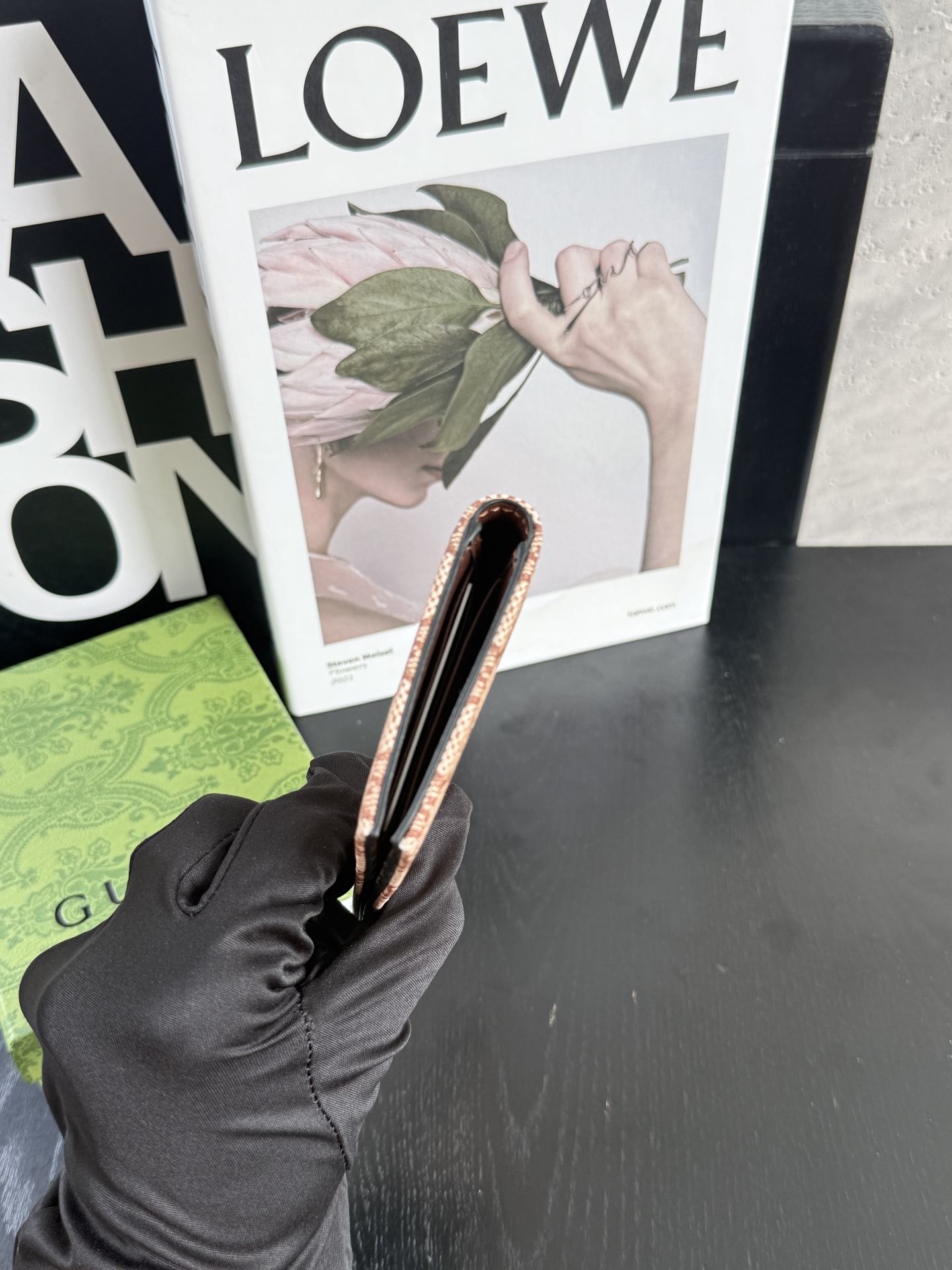 Gucci  咖啡GG老花对折长款钱包｜实拍✅经典GG帆布面料，黑灰老花低调耐看，耐磨抗造✅对折长款版型