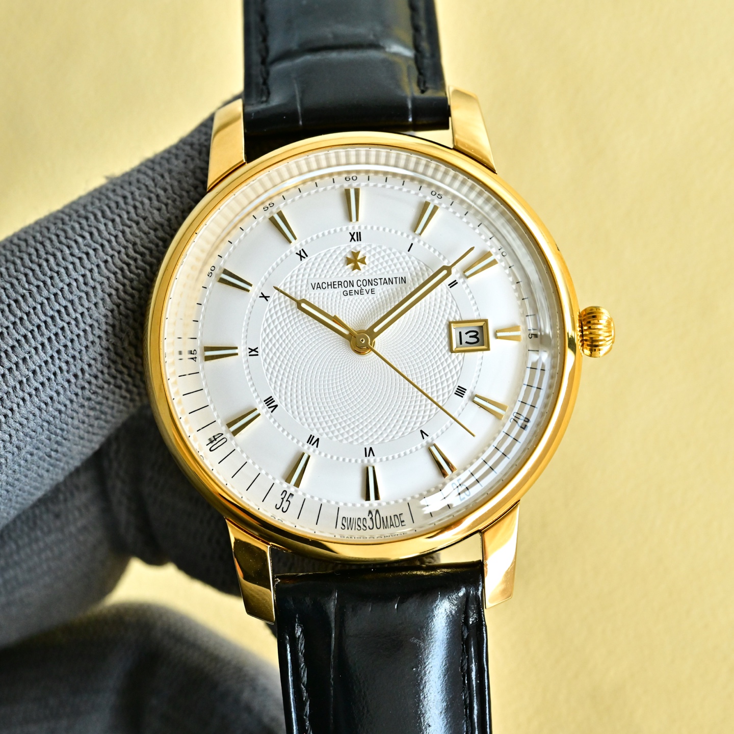 NO:585550,[TW's latest hot model] Vacheron Constantin. Taste the classic beauty of Vacheron Constantin heritage series watches!  1 The team spent 9 months carefully designing, daring to be the first, striving for perfection, and breaking through multi-layered technical bottlenecks 2 The market's exclusive latest pot lid glass material, super 3D three-dimensional effect, ultra-thin craftsmanship, super luminous, diameter 42mm 3 styles use original movement, vibration frequency 28800 times per hour, zero repair quality 4 The classic exclusive inner shadow is used on the dial, which also shows the luxurious temperament of this watch 5 styles are paired with Italian cowhide to make the wrist more comfortable and fit  Vacheron Constantin, the watch you will eventually own!  Welcome to reprint!  ,,vacheron,cowhide19860909【TW 最新热门款】江诗.丹顿Vacheron constantin 经典之美品鉴江诗.丹顿传承系列腕表！ 1团队历时9个月精心设计,敢为人先,力求完美,突破多层技术瓶颈 2 市场独家最新锅盖玻璃材质,超强的3D立体感,超薄工艺,超强夜光,直径42mm 3款式采用原装机芯,每小时振频28800次,零返修质量 4 表盘上采用经典独家内影,更显示出这款腕表的华贵气质 5 款式搭配意大利牛皮让手腕更贴合舒适 江诗丹顿,你终将拥有的腕表！欢迎转载！,,vacheron,cowhide,Watch