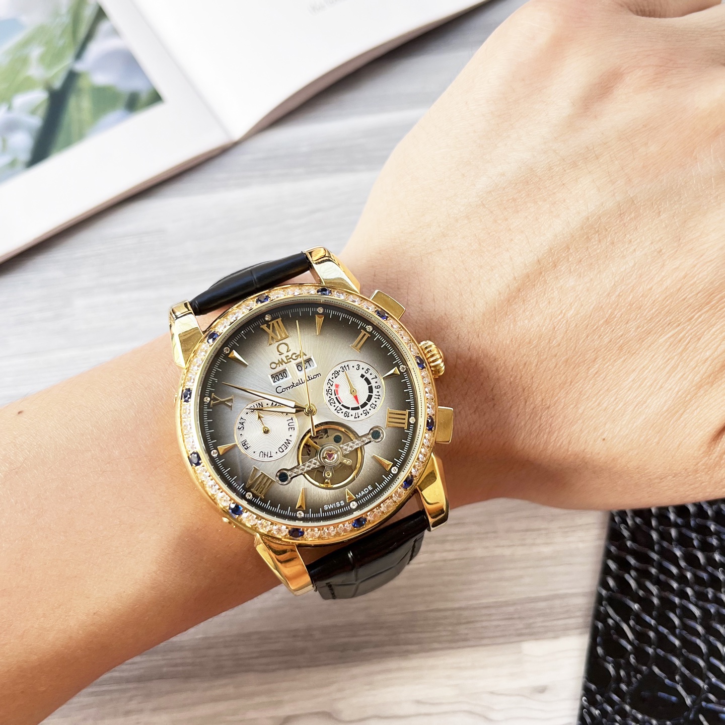 NO:585568,Unified, complex timepieces, luxurious and elegant, classic new products, shocking launch [Latest] Omega, multi-functional boutique, large flywheel design [Type] boutique men's watch [strap] genuine cowhide strap [movement] high-end fully automatic mechanical movement [mirror] mineral strengthened glass (higher definition) elegant taste, vast and atmospheric, ingenuity, wrist treasure, size, diameter 42mm, thickness 12.5mm, hot sale!  Welcome to reprint!  ,,cowhide19860909统一 复杂时计 奢华大气 经典新品 震撼上市【最新】欧米加 多功能精品 大飞轮设计【类型】精品男士腕表【表带】真牛皮表带【机芯】高端全自动机械机芯【镜面】矿物质强化玻璃（更高清） 品味高雅 浩瀚大气 匠心独运 腕间瑰宝 尺寸直径42mm厚12.5mm热卖上市！欢迎转载！,,cowhide,Watch