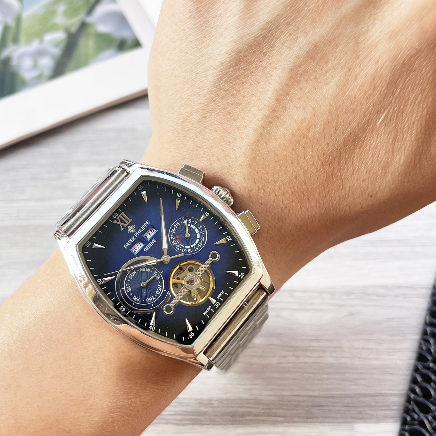 NO:585574,Platinum barrel new product shocking launch [latest] Patek Philippe multi-functional boutique, three-needle large flywheel design [type] boutique men's watch [strap] genuine cowhide strap [movement] high-end fully automatic mechanical movement [mirror] mineral strengthened glass (higher definition) elegant taste vast atmosphere unique ingenuity wrist treasure size diameter 42mm thick 12.5mm hot sale on the market!  Welcome to reprint!  ,,patek philippe,cowhide19860909白金 酒桶新品 震撼上市【最新】百达翡丽 多功能精品,三针大飞轮设计【类型】精品男士腕表【表带】真牛皮表带【机芯】高端全自动机械机芯【镜面】矿物质强化玻璃（更高清） 品味高雅 浩瀚大气 匠心独运 腕间瑰宝 尺寸直径42mm厚12.5mm热卖上市！欢迎转载！,,patek philippe,cowhide,Watch