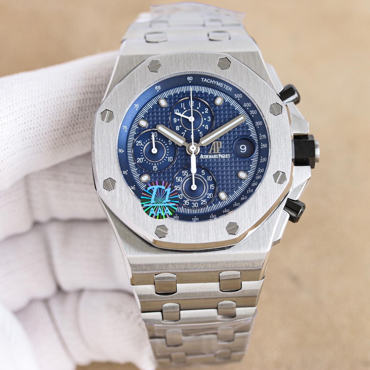 NO:619403,White gold steel band OMF AP Royal Oak 26238, 12-digit small seconds, the size is the popular 42 diameter, showing grandeur without losing refinement, the dial adopts Mega Tapisserie'  Super large plaid decoration, full of classic Audemars Piguet elements, with three-sided flower-patterned luminous hands that glow in the dark and are clear and easy to read. The movement is equipped with Dandong Chronograph 3126 automatic winding movement with a frequency of 28800 per hour. The mirror is made of sapphire with double-sided high transparency.  Anti-glare glass, the watch case adopts CNC sandblasting technology, and the details are perfectly processed. Each hexagonal screw on the ring is on the same plane. The strap can choose tape or steel strap. This waterproof model is also suitable for daily hand washing, rain or even swimming without worrying about it.  Audemars Piguet Royal Oak Offshore 26238 is worth owning, welcome to taste, audemars19860909白金 钢带 OMF AP皇家橡树26238,12位小秒,尺寸是热门的42表径,彰显大气又不失精致,表盘采用Mega Tapisserie” 超大型格纹装饰,满满的爱彼经典元素,搭配三面批花带夜光指针能在黑暗中发光,清晰易读,机芯搭配丹东计时3126自动上链机芯每小时振频28800,镜面采用蓝宝石双面高透防眩光玻璃,表壳采用CNC打磨拉沙技术,细节角度完美处理.圈口每颗六角螺丝都处于同一平面上,表带可以选择胶带或者钢带,此款防水也是做到日常洗手淋雨甚至游泳都不用担心 爱彼爱彼皇家橡树离岸26238您值得拥有,欢迎品鉴,,audemars,Watch