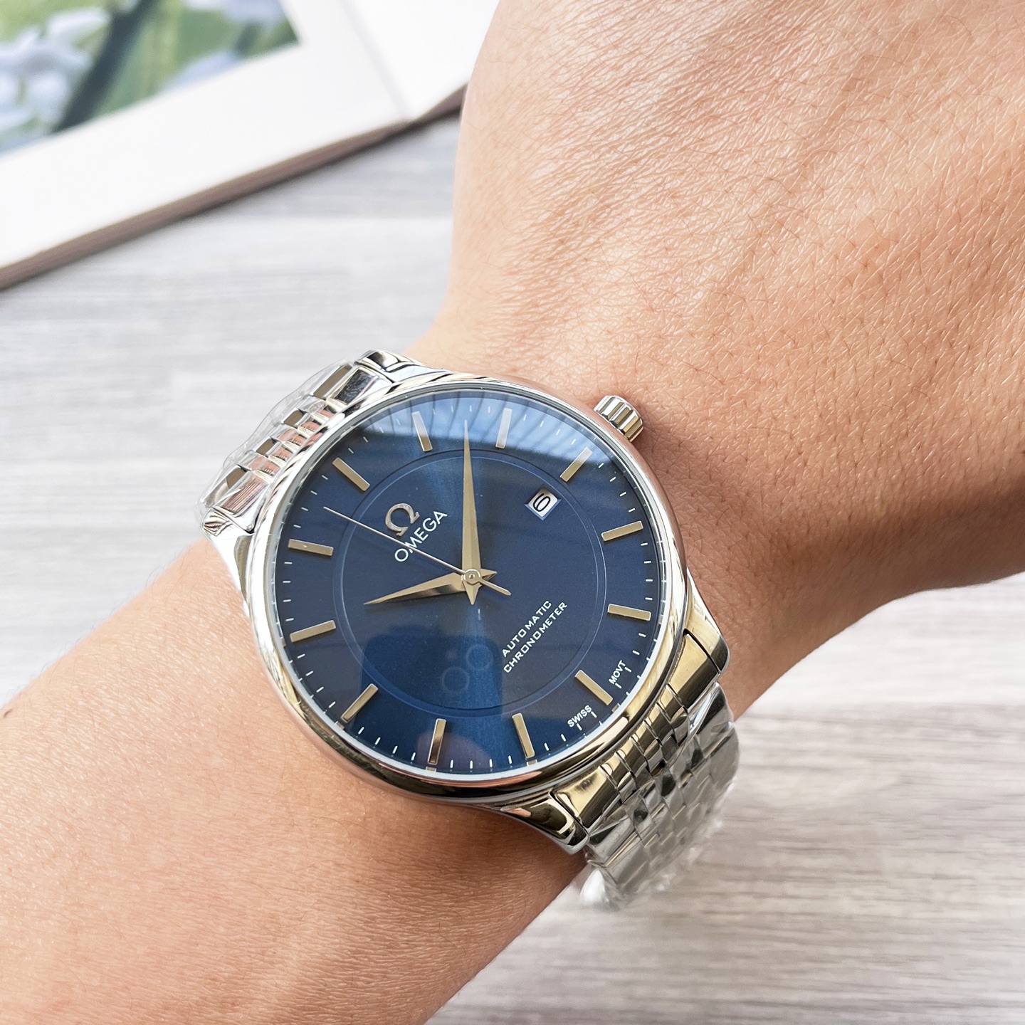 NO:619418,White shell, gold case, steel band 20 [latest] Omega three-pin design [type] boutique men's watch [strap] genuine cowhide leather strap ///316 stainless steel strap (comfortable and durable) [movement] high-end fully automatic mechanical movement [mirror] mineral strengthened glass (higher definition) elegant taste vast atmosphere unique ingenuity wrist treasure size diameter 41mm thick 12mm hot sale on the market!  Welcome to reprint!  ,,omega,cowhide19860909白壳金壳 钢带20【最新】欧米茄三针设计【类型】精品男士腕表【表带】真牛皮表带///316精钢表带（舒适耐用）【机芯】高端全自动机械机芯【镜面】矿物质强化玻璃（更高清） 品味高雅 浩瀚大气 匠心独运 腕间瑰宝 尺寸直径41mm厚12Mm热卖上市！欢迎转载！,,omega,cowhide,Watch