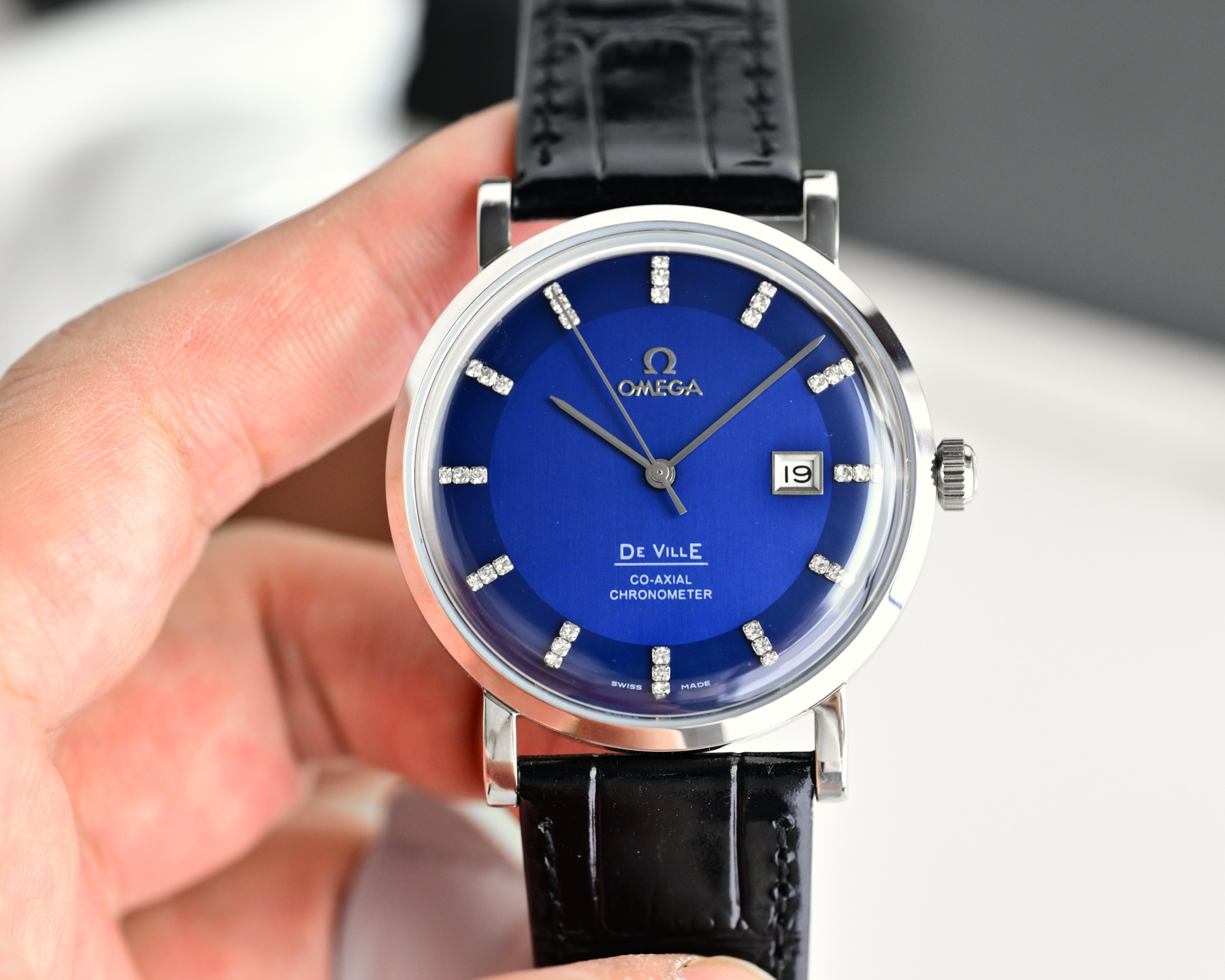 NO:619422,The 2025 new Omega Aqua Terra 150m watch has a diameter of 41, a top-level mechanical men's watch. The highest version with breakthrough perfection in details. Sapphire mirror, imported first-layer cowhide, super comfortable on the hand. If you like comfortable models, this is your best choice!  9015 movement zero-repair movement!  The quality is absolutely outstanding!  Glass pot lid, limited edition classic, top quality!  Create zero counter-repair. Excellent gift-giving, strike first, omega, cowhide19860909统一 2025 新款欧米茄蝶飞系列 (Omega)Aqua Terra 150米腕表直径41,顶级机械男表 细节处突破完美的最高版本 蓝宝石镜面,进口头层牛皮,带手上超级舒服,喜欢舒适款的,这是你的不二选择！9015机芯零反修机芯！质量绝对杠杠的！锅盖玻璃,限量经典 顶级质量 ！创造零反修.送礼极佳,先下手为强,,omega,cowhide,Watch