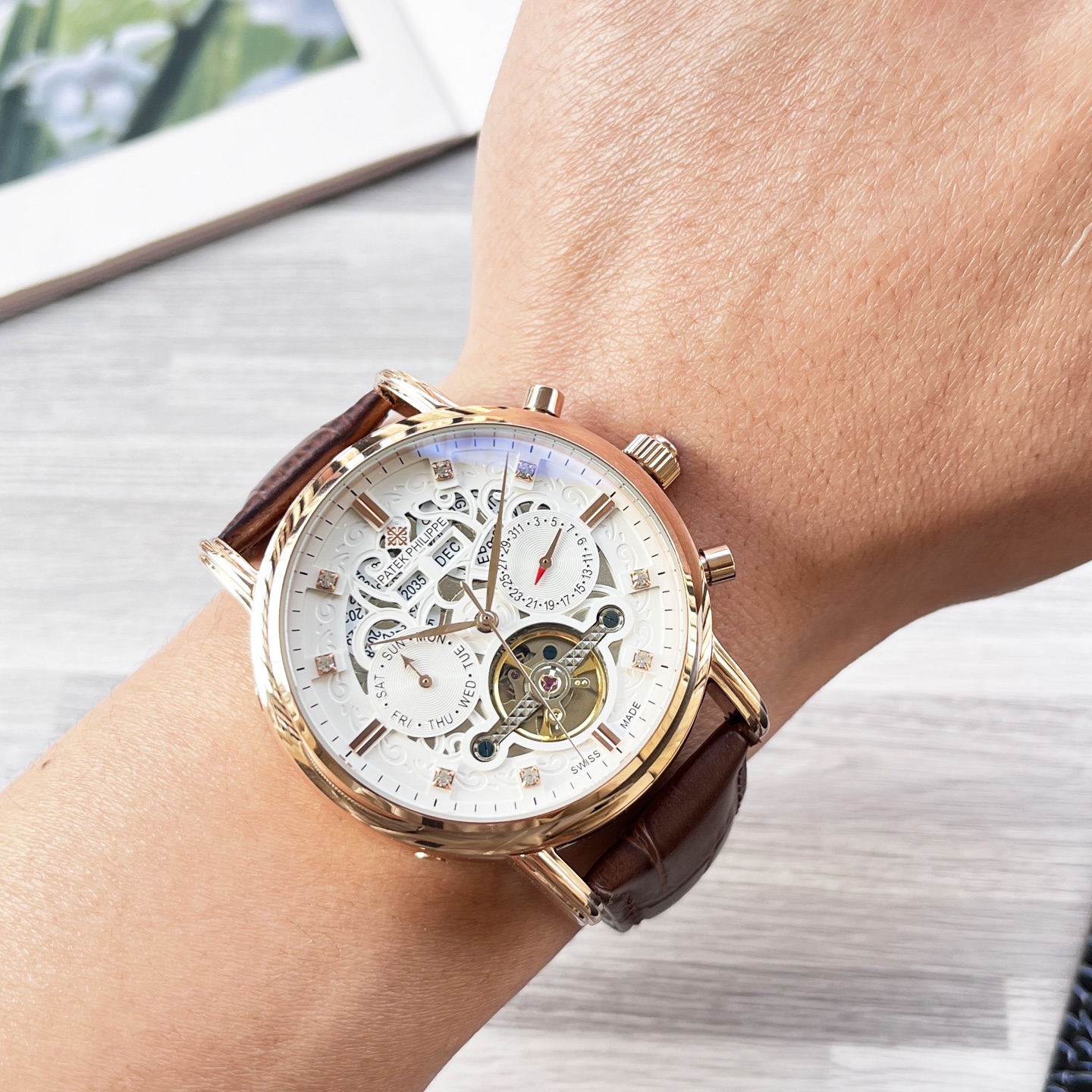 NO:619430,Unified, complex timepieces, luxurious and elegant, classic new products, shocking launch [latest] Patek Philippe multi-functional boutique, large flywheel design [type] boutique men's watch [strap] genuine cowhide strap [movement] high-end fully automatic mechanical movement [mirror] mineral-strengthened glass (higher definition) elegant taste vast atmosphere unique ingenuity wrist treasure size 42mm diameter 12.5mm thick hot sale on the market!  Welcome to reprint!  ,,patek philippe,cowhide19860909统一 复杂时计 奢华大气 经典新品 震撼上市【最新】百达翡丽 多功能精品 大飞轮设计【类型】精品男士腕表【表带】真牛皮表带【机芯】高端全自动机械机芯【镜面】矿物质强化玻璃（更高清） 品味高雅 浩瀚大气 匠心独运 腕间瑰宝 尺寸直径42mm厚12.5mm热卖上市！欢迎转载！,,patek philippe,cowhide,Watch