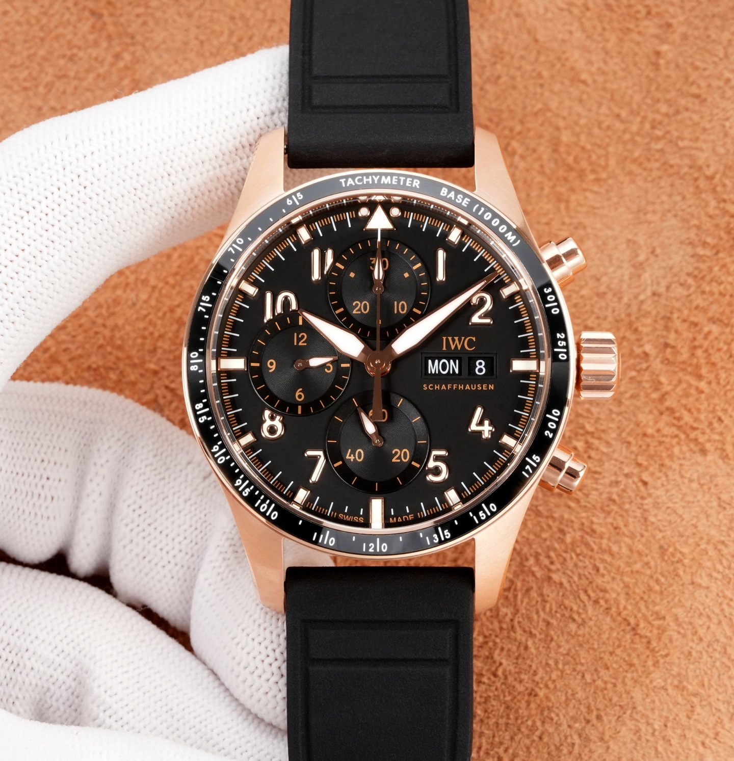 NO:619470,The unified 'JP' IWC new racing pilot pilot series high-performance chronograph watch has a diameter of 41 mm and is perfectly adapted to the ceramic tachymeter ring. The 'JP' movement adopts Asia7750 transparent bottom replica of IWC's 69385 automatic winding machine. Double-sided sapphire glass, hand-brushed case, full of texture!  'JP' genuine dial mold opening, infinitely close!  The 3 small eyes are the same size and position as the official ones!  Non-market reduced size 3 small eyes (wrong position, wrong size) inlaid scales and Arabic numerals. The dial is updated to bright black, which perfectly echoes the shiny speed ring. The 3 small eyes adopt a sunken design, making the whole watch more layered!  'JP' uses the original quick-release fluororubber strap and quick-release buckle. The strap and buckle can be removed and replaced with bare hands without tools. 'JP' exclusive version!  Unprecedented, the latest version on the market, original mold opening, extremely high degree of restoration!  ,,iwc19860909统一 「JP」爆炸万国IWC新款赛车飞行员 飞行员系列高性能计时腕表,41毫米的表径,完美适配陶瓷测速圈. 「JP」机芯采用Asia7750透底复刻万国的69385自动上链机.双面蓝宝石玻璃,手工拉沙的表壳,质感十足！ 「JP」家表盘正品开模,无限接近！3个小眼与官方一样大小,一样位置！非市场缩小型3小眼（位置不对,大小不对）镶嵌式刻度与阿拉伯数字时标,表盘更新为亮黑色,与闪亮的测速圈完美呼应,3个小眼采用下沉式设计,让整表更有层次感！ 「JP」家采用原版快拆型氟橡胶表带快拆表扣,无需工具,即可徒手拆卸更换表带与表扣 「JP」独家对版！史无前例,市场最新版本,原版开模,极高还原度！,,iwc,Watch