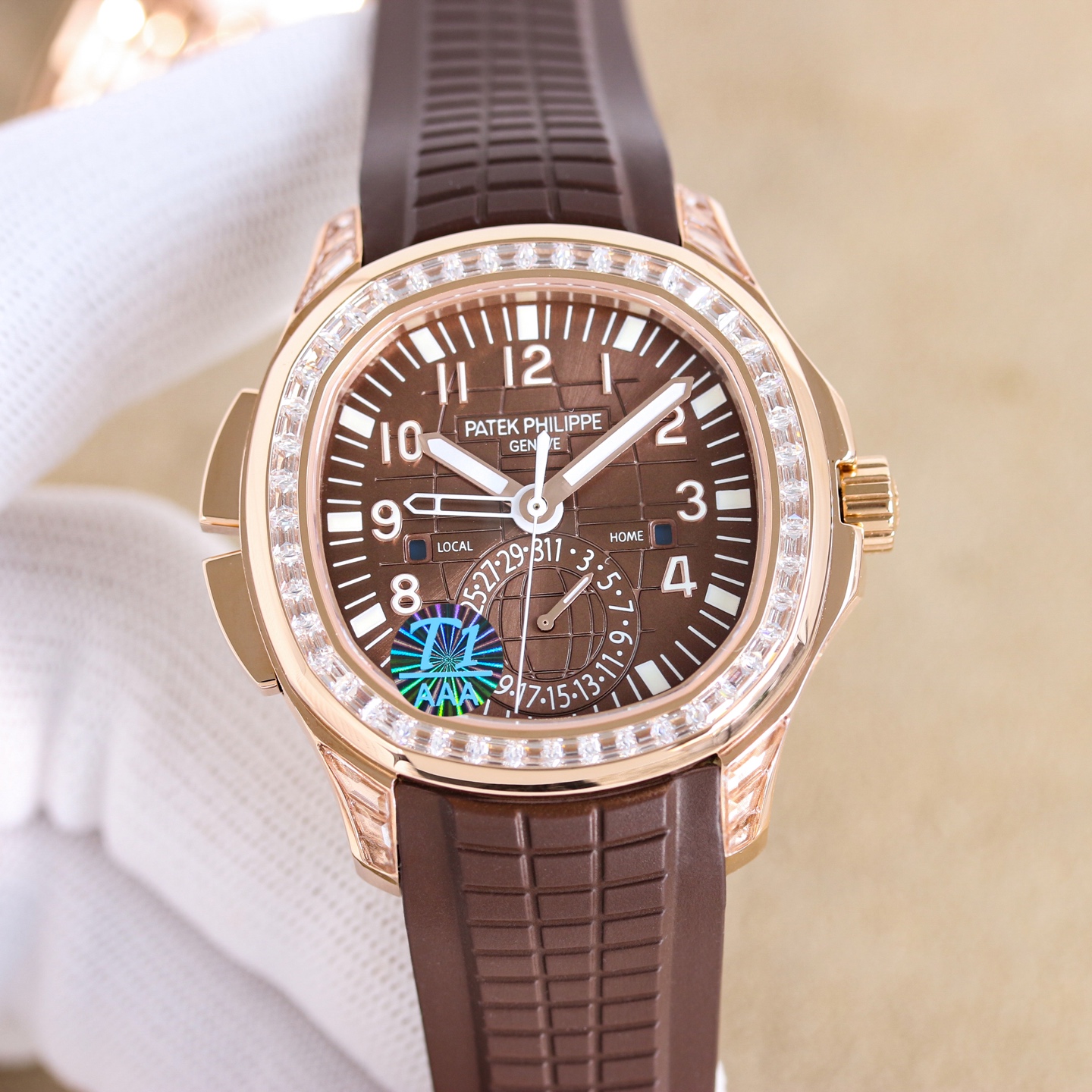 NO:640992,unify  The PP factory upgraded the Patek Philippe Diamond Ring 5164, the first functional version. It is a top sports watch that combines innovative technology and practical functions with a unique design. It has a diameter of 40.8 mm and is made of stainless steel. It has been alternately polished and brushed and has a strong sense of layering. The strap is made of fluorine rubber and the back is made of comfortable technical material. This strap is very  It is soft, durable and fits the wrist. The soul of this grenade watch is not its simple GMT hand, but Patek Philippe's patented two-place time mechanism, which is extremely elegant and convenient to operate. There are two hidden buttons on the left side of the case, which are used to quickly adjust the hour hand and dual time zone to realize function matching. There is a small window on the left and right of the dial, respectively.  Day and night status of LOCAL and HOME. Equipped with Patek Philippe Caliber324S S FUS automatic winding movement, with Gyromax balance wheel and Spromax hairspring, ensuring ultra-high accuracy of daily travel time. The PP factory has worked hard to create the first version matching function. All major watch friends are welcome to appreciate it, patek philippe19860909统一 PP厂升级百达翡丽钻圈5164首家功能对版,一款集创新技术,实用功能独特设计于一身的运动顶级腕表.40.8的毫米直径,不锈钢材质,经过抛光和拉丝交替处理,层次感强.表带采用氟橡胶带材质,背面为舒适的技术材质,这种表带非常柔软,耐用且贴合手腕.这款手雷腕表的灵魂所在,并非他简单的GMT针,而是百达翡丽专利的两地时机制,操作极其优雅和便捷.表壳左侧有两个隐藏式按钮,分别都用于快调时针,双时区,实现功能对版.表盘左右各有一个小巧的视窗,分别显示 LOCAL 和HOME的昼夜状态 .搭载百达翡丽Caliber324S S FUS自动上链机芯,拥有Gyromax摆轮和Spromax游丝,确保每天走时的超高精准.PP厂用心良苦打造首家对版功能,欢迎各大表友品鉴,,patek philippe,Watch