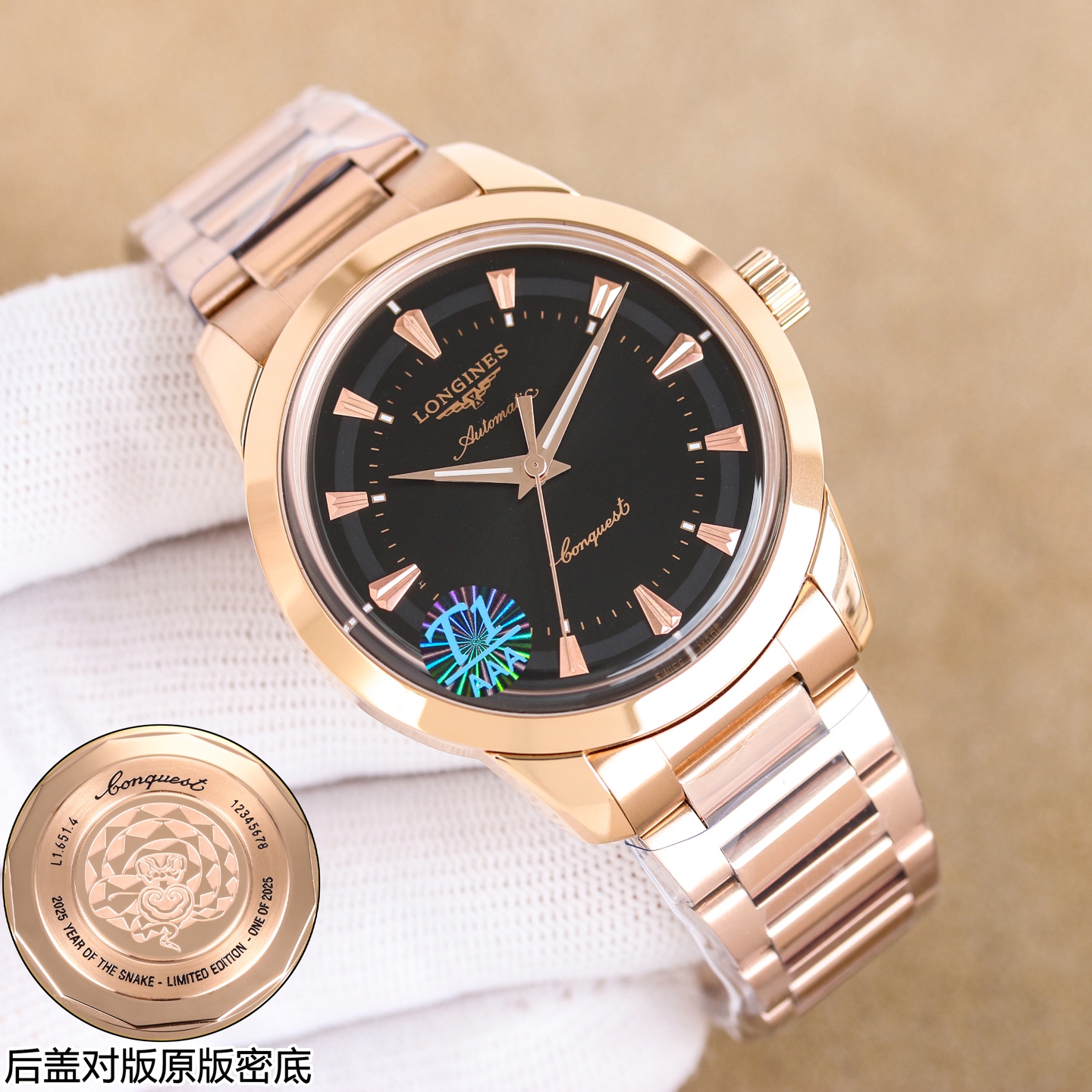 NO:640993,Platinum presents the Longines Concas three-hand replica watch - a cost-effective choice, elegant reproduction] Looking back at the classic legend of the Longines Concas series in 1959, this replica watch meets the needs of modern wear while vividly reproducing the retro charm of the original. The distinctive retro style hides the calmness that has accumulated over time, and the simple lines outline the elegant nature, which will make your heart move at a glance. The details are reproduced and are loyal to the original.  The case size is 40×10.8mm, + imported original steel belt, every curvature is carefully carved, which not only fits the wrist, but also continues the unique elegance essence of the Concas series, making it comfortable to wear. The dial design is exactly the same as the original, the subtleties are difficult to distinguish, and the classic style is completely reproduced. Hard-core configuration, strength online. Equipped with imported 9015 movement, the operation is stable and reliable, and you can accurately grasp every moment.  Both the front and back are made of sapphire glass, which combines wear-resistance and durability with a vintage texture, and will last forever. It is paired with an Italian cowhide strap, which is soft and fits the wrist; the original folding buckle is engraved with the Longines classic logo, which is low-key and luxurious. Whether it is daily commuting or important occasions, it can be controlled calmly and show your taste. Classic replica, cost-effective choice, let this elegance that spans time become the scenery on your wrist,,longines,cowhide19860909白 金 重磅呈献浪琴康卡三针系列复刻腕表——性价比之选,优雅再现】 回溯1959年浪琴康卡斯系列的经典传奇,这款复刻腕表在满足现代佩戴需求的同时,将原作的复古韵味淋漓重现.鲜明的复古风格中,藏着时光沉淀的从容气度,简约线条勾勒出优雅本色,一眼便心动. 细节复刻,忠于原版 表壳尺寸40×10.8mm,+进口原板钢带,匠心雕琢每一处弧度,既贴合手腕,又延续了康卡斯系列独有的优雅精髓,佩戴舒适感拉满. 表盘设计与正品如出一辙,细微之处难辨分毫,经典风貌完整复刻. 硬核配置,实力在线 搭载进口9015机芯,运行稳定可靠,精准把握每一刻时光. 前后均采用蓝宝石玻璃,兼顾耐磨耐用性与复古质感,历久弥新. 搭配意大利牛皮表带,柔软贴合手腕；原装折叠扣镌刻浪琴经典标志,低调中透着奢华,无论是日常通勤还是重要场合,都能从容驾驭,尽显品味. 经典复刻,性价比之选,让这份跨越时光的优雅,成为你的腕间风景,,longines,cowhide,Watch