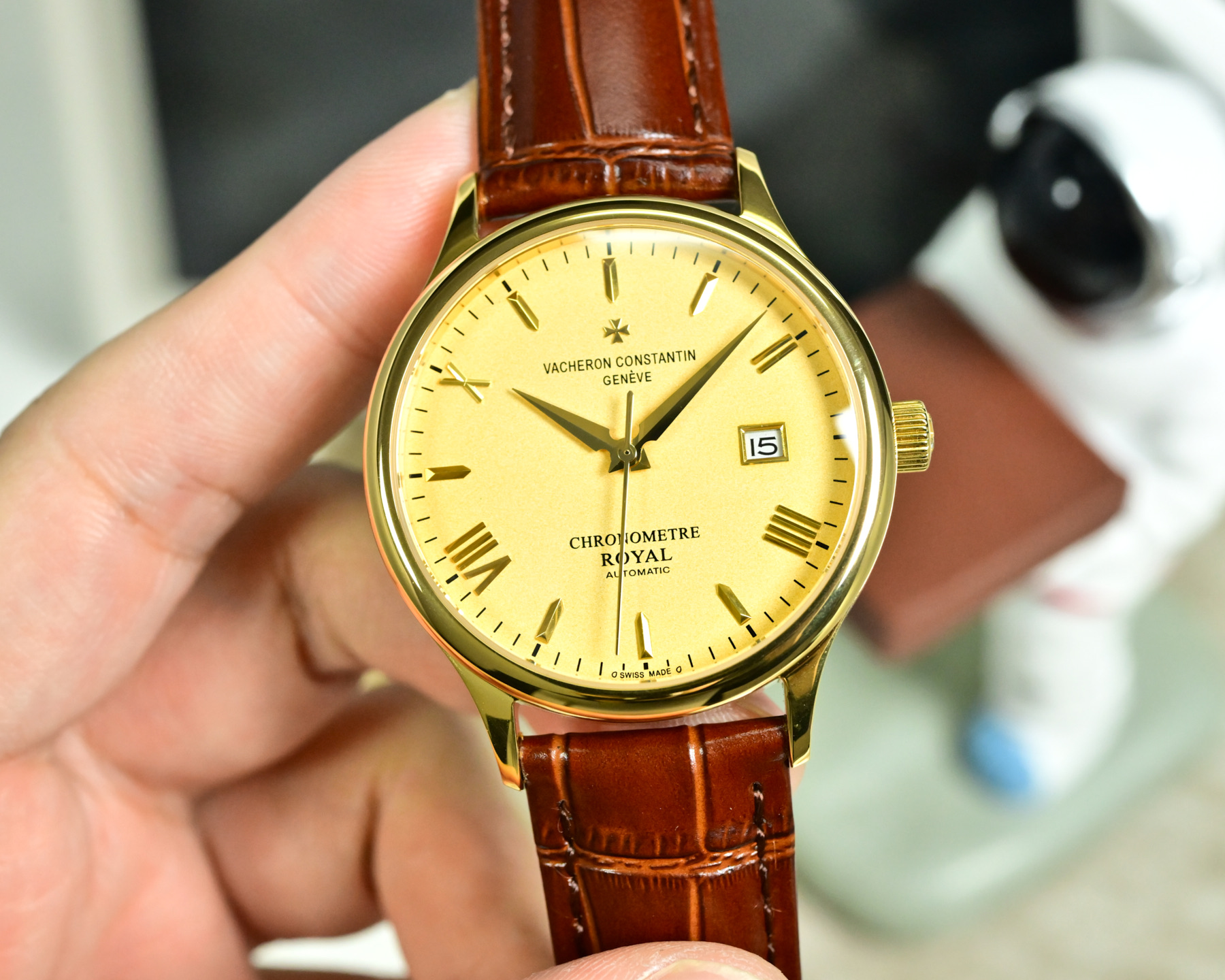 NO:640998,The new white gold Vacheron Constantin Heritage Series watch is now on the market!  Simple and elegant, the perfect combination makes you feel the elegant and gentlemanly atmosphere!  [Gift] This watch is equipped with an imported original ultra-thin movement, with a vibration frequency of 28,800 times per hour, stable performance, and zero repairs!  The watch case is made of 316 fine steel and sapphire scratch-resistant glass mirror!  [Gift] Paired with Italian genuine leather strap, 40 mm in diameter, super waterproof, simple and elegant, high-end quality, suitable for various business occasions, the first choice for gift giving!  ,,vacheron19860909白 金 新款江诗丹顿传承系列腕表火爆上市！简雅大方,完美结合,让你感受优雅绅土气息！[礼物]该表搭载进口原装超薄机芯,每小时振频28800次,性能稳定,零返修！表壳 釆用316 精钢,蓝宝石防刮花玻璃镜面！[礼物]搭配意大利真皮表带,直径40 mm,超强防水,简洁大气,高端品质,适合各种商务场合,送礼首选！,,vacheron,Watch