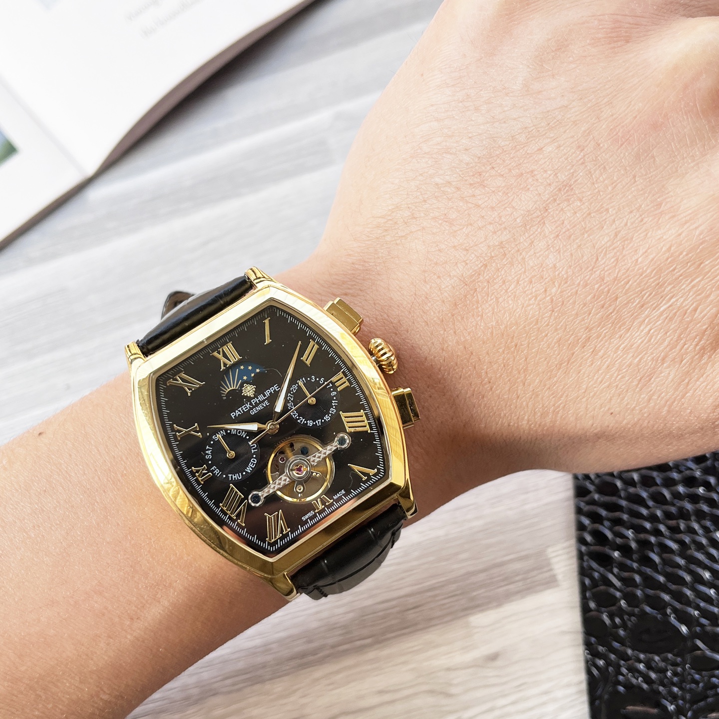 NO:641039,Platinum barrel new product shocking launch [latest] Patek Philippe multi-functional boutique, three-needle large flywheel design [type] boutique men's watch [strap] genuine cowhide strap [movement] high-end fully automatic mechanical movement [mirror] mineral strengthened glass (higher definition) elegant taste vast atmosphere unique ingenuity wrist treasure size diameter 42mm thick 12.5mm hot sale on the market!  Welcome to reprint!  ,,patek philippe,cowhide19860909白金 酒桶新品 震撼上市【最新】百达翡丽 多功能精品,三针大飞轮设计【类型】精品男士腕表【表带】真牛皮表带【机芯】高端全自动机械机芯【镜面】矿物质强化玻璃（更高清） 品味高雅 浩瀚大气 匠心独运 腕间瑰宝 尺寸直径42mm厚12.5mm热卖上市！欢迎转载！,,patek philippe,cowhide,Watch