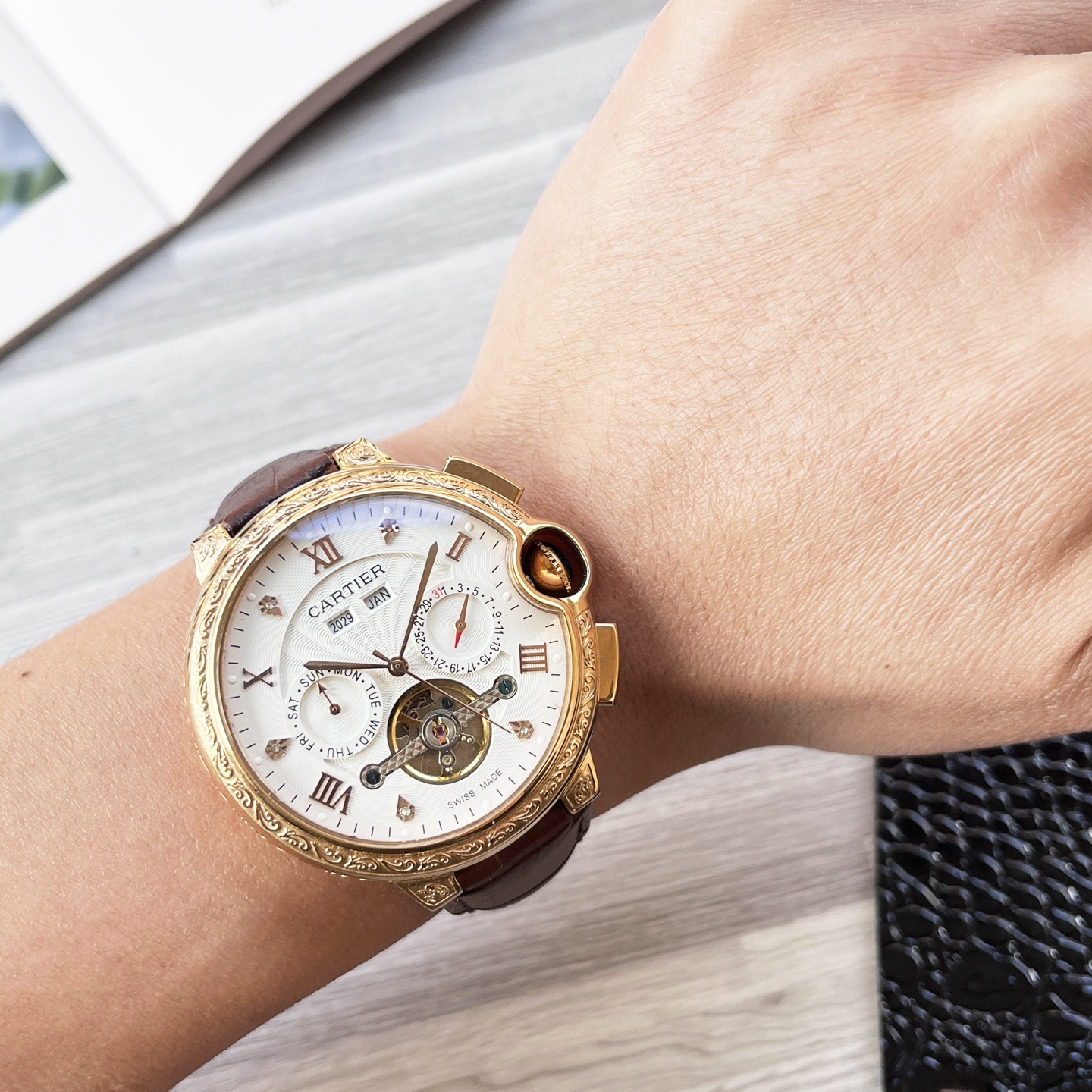 NO:641045,Platinum Steel 30 Blue Balloon Series Shocking Launch [Latest] Cartier Multifunctional Boutique Design [Type] Boutique Men's Watch [Strap] Genuine Leather Strap [Movement] High-End Fully Automatic Mechanical Movement [Mirror] Mineral Strengthened Glass (Higher Definition) Elegant Taste Vast and Ingenious A Wrist Treasure Size 42mm in Diameter 12.5mm Thickness Hot on the Market!  Welcome to reprint!  ,,cartier,cowhide19860909白金钢30 蓝气球系列 震撼上市【最新】卡地亚 多功能精品设计【类型】精品男士腕表【表带】真牛皮表带【机芯】高端全自动机械机芯【镜面】矿物质强化玻璃（更高清） 品味高雅 浩瀚大气 匠心独运 腕间瑰宝 尺寸直径42mm厚12.5mm热卖上市！欢迎转载！,,cartier,cowhide,Watch