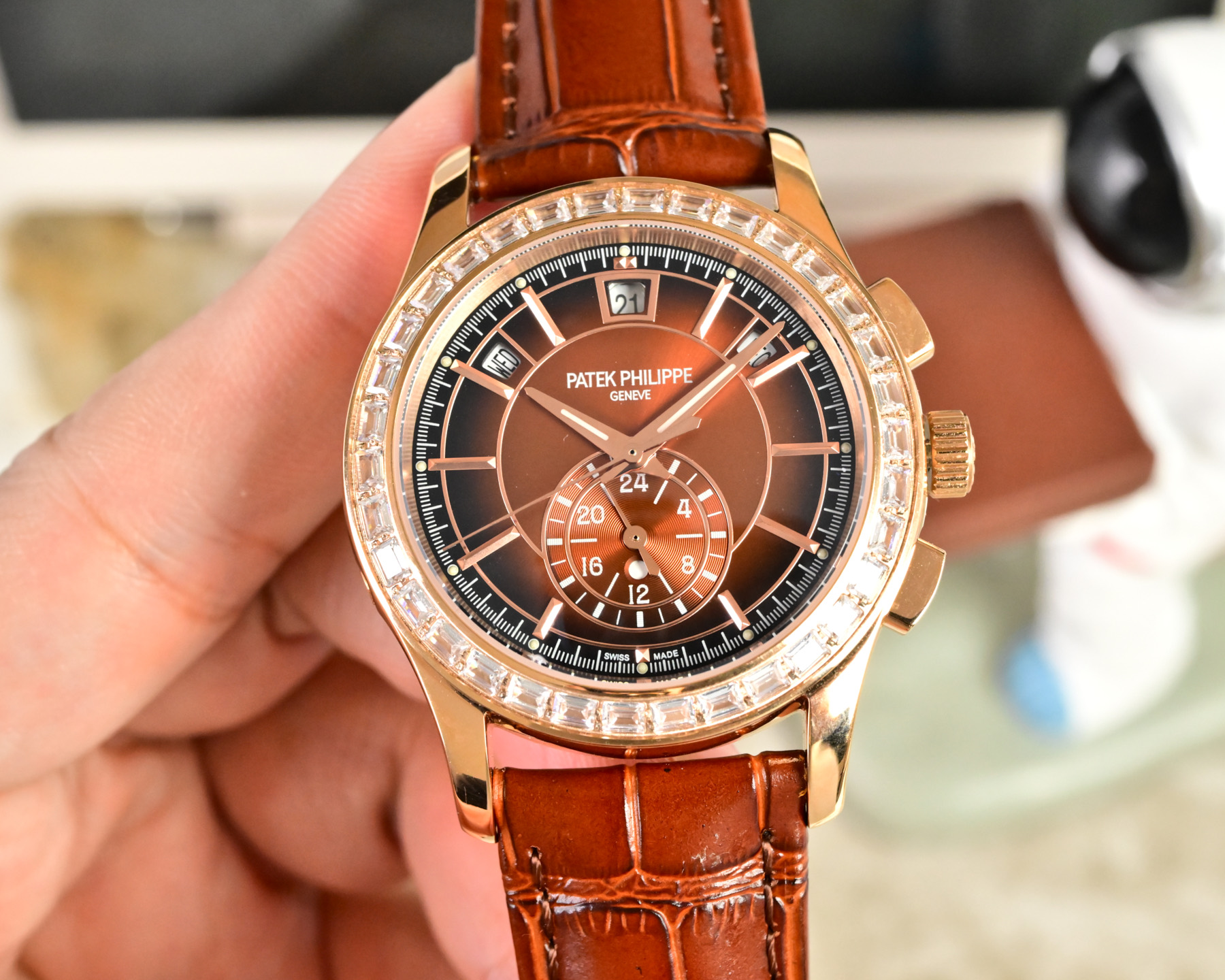 NO:662757,Platinum TWFactory Wall Crack Recommendation, Heavy Money to Create Classic Timepieces] - Patek Philippe complication series 5905R-010 makes its grand debut, the first Nautilus complex watch launched so far, using ultra-complex craftsmanship to create a casual sports watch. 1 small body with high energy to perform the following functions: 12 o'clock calendar function 10 o'clock day function 2 o'clock day function 6 o'clock 24 hours. All functions can be used normally.  2. The movement adopts a replica Cal.240 self-winding movement, which perfectly interprets the functions on the premise of achieving a realistic appearance. 3. An independent watchmaker who is a modification master, enthusiastically participates in customizing and modifying the dial color, adding an interesting soul to the unique watch!  A masterpiece of craftsmanship. Welcome all watch friends to taste it!  ,19860909白金 TWFactory墙裂推荐 重金打造经典时计】——百达.翡丽复杂功能系列5905R-010重磅登场,迄今推出的首款Nautilus复杂腕表,以超复杂的工艺技术打造休闲运动腕表. 1小身板大能量尽揽以下功能∶12点位日历功能 10点位星期功能 2点位星期功能 6点位24小时.所有功能都可正常使用. 2机芯采用复刻版Cal.240自动上链机芯,在实现外观的逼真前提下,功能一并完美诠释. 3改装大师独立制表人,倾情参与定制改装表盘颜色,给予独一无二的腕表增添有趣的灵魂！ 匠心力作 欢迎各位表友品鉴！,,Watch