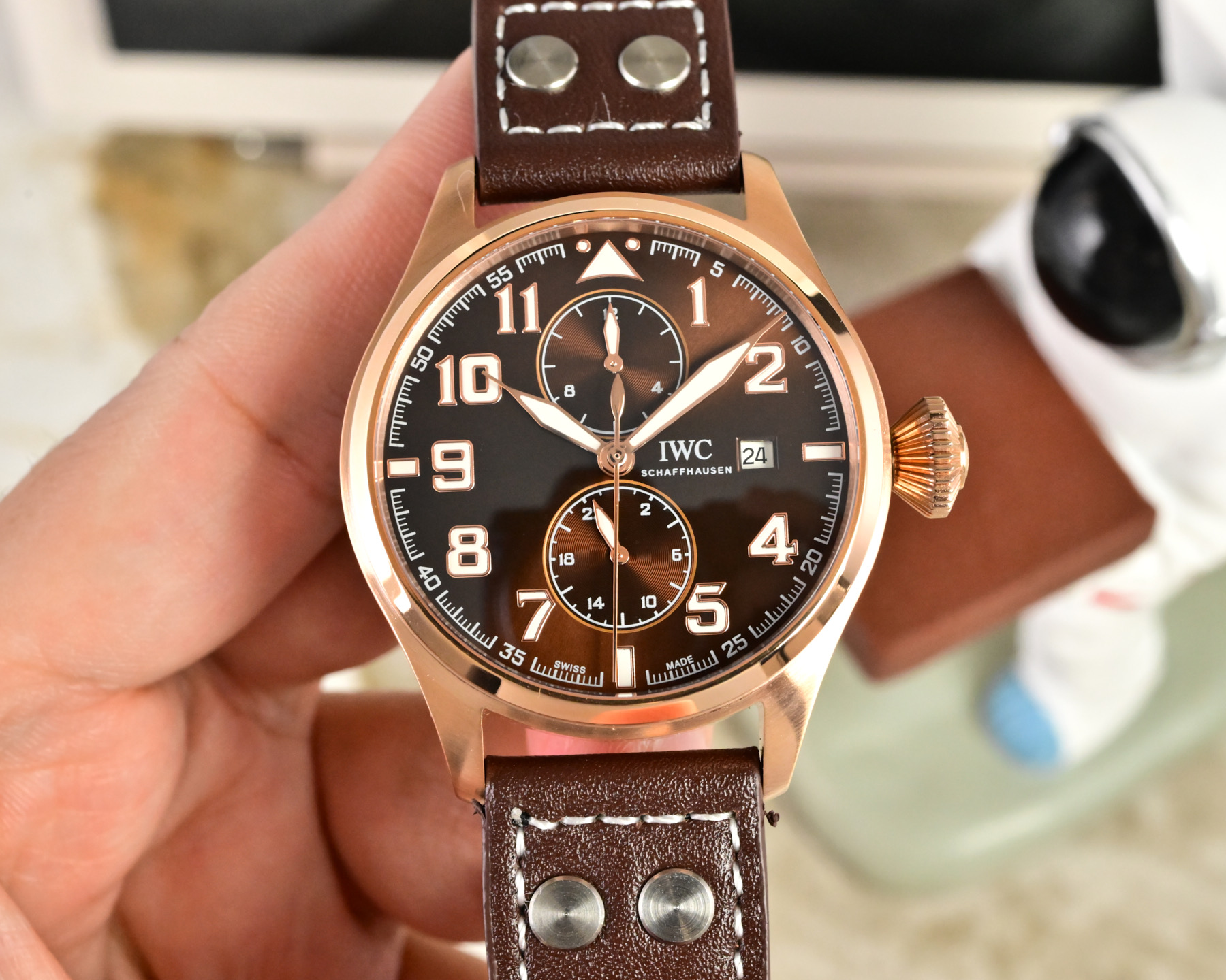 NO:662760,Platinum TW new product, peak appearance, IWC’s most dazzling star, IWC kinetic energy moon phase expert.  The new pilot series IW51584 see-through bottom watch. [Case] 316L stainless steel case, polished and very rounded. The small seconds dial is located at 6 o'clock with a dial hand stop function, equipped with solid nail scales and Roman numerals, SCHAFFHAUSEN (IWC pilot English) and an accurate distance calendar window are written at 3 o'clock, and  The arc-shaped kinetic energy decoration is symmetrical. We can notice that the calendar window of this watch is located at the very edge of the dial, and the calendar font is the same as the original version. Willow leaf-shaped hands indicate hours and minutes respectively, double-sided anti-reflective arched sapphire-coated mirror [strap] Italian calfskin [movement] independently developed self-winding mechanical movement, the movement is stable and accurate.  The literal nails are by no means ordinary luminous nails. After many attempts, they finally achieved the simultaneous original three-dimensional effect. The most dazzling see-through watch from IWC. Suitable for various business occasions, simple and refined yet elegant!  Welcome friends from all walks of life to taste it!  ,,iwc,cowhide19860909白 金 TW新品 颜值巅峰 IWC旗下最耀眼的明星,万国长动能月相专家. 全新飞行员系列IW51584透底腕表.【表壳】316L精钢表壳,打磨抛光非常圆润.小秒针盘位于6点钟位置附拨针停秒功能,配有实心条钉刻度和罗马数字,3点位写有SCHAFFHAUSEN(万国飞行员英文）和准确距离日历窗,与弧形的动能装饰对称.我们可以注意到,这只手表的日历窗位于表盘最边缘,而且日历字体同原版一致.柳叶形指针分别指示小时和分钟,双面防反光拱形蓝宝石镀膜镜面【表带】意大利小牛皮【机芯】自主研制自动上链机械机芯,机芯稳定,走时准. 字面钉绝非普通夜光钉,经过多次尝试终于达到同步原装立体效果. IWC旗下最耀眼的透底腕表.适合各种商务场合,简敛精致不失优雅！欢迎各路表友品鉴！,,iwc,cowhide,Watch