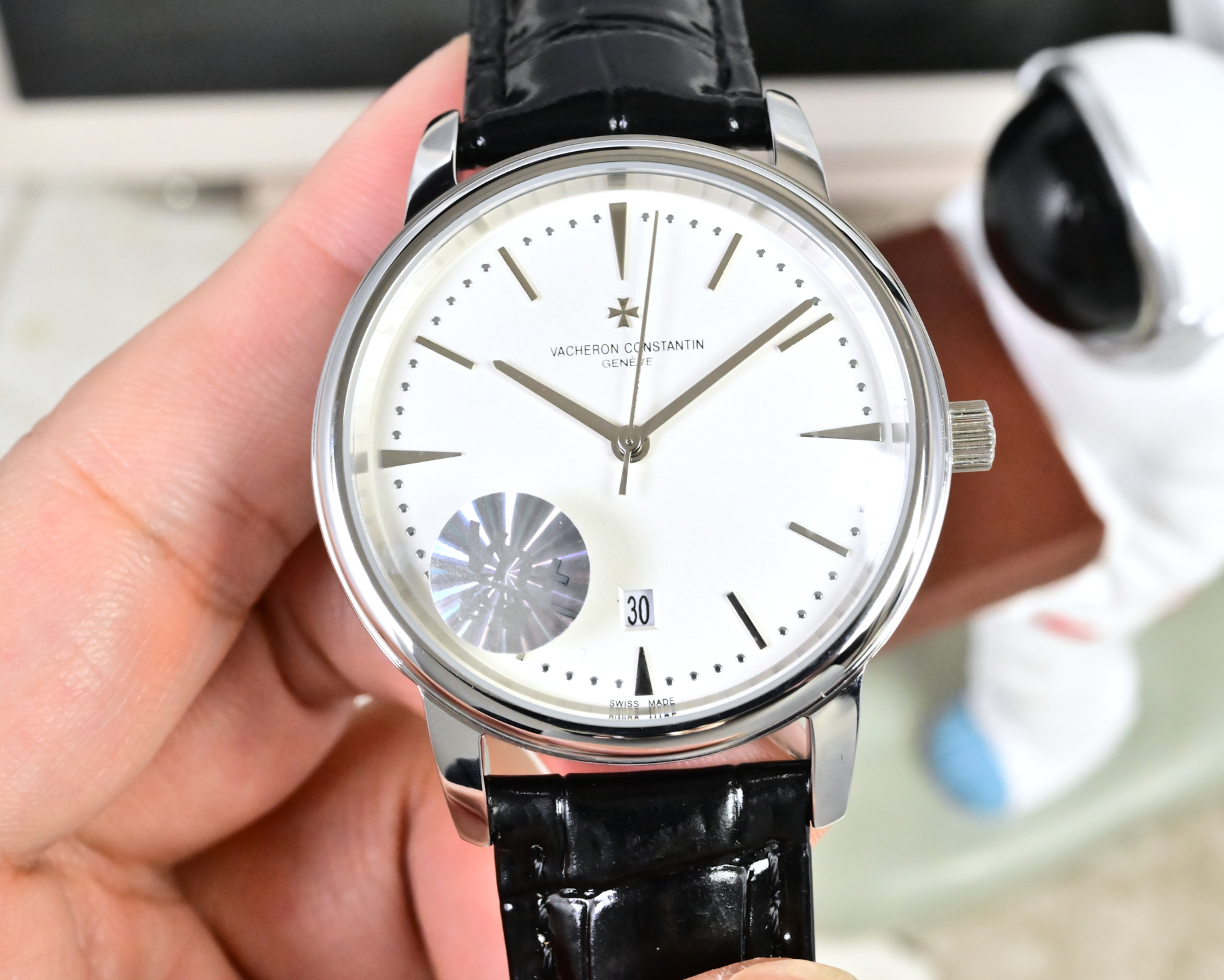 NO:662759,Platinum [Qiqiang same style, gentle and elegant] Vn+ factory quality control, Vacheron  Constantin) heritage series mechanical men's watch, Gao Qiqiang's same model is coming. [Movement] equipped with Vn+ factory's customary Citizen and 2813 mechanical movements imported from Japan, high-priced revised original synchronous automatic hammer [Case] adopts 316 stainless steel case.  Beautiful curvature, paired with a double-arched sapphire lid glass, and taking into account the 10.5mm ultra-thin case [Details] Original and consistent curved curved hands, double-sided textured imported calfskin strap, every detail perfectly demonstrates Vn+’s ultimate pursuit of quality  Please look for Taiwan Vn+ factory,,vacheron,cowhide19860909白 金【启强同款,温文尔雅】Vn+厂品控,江诗丹顿（Vacheron Constantin)传承系列机械男表,高启强同款精湛来袭【机芯】搭载Vn+厂惯用日本进口西铁城和2813机械机芯,高价修正原装同步自动锤【表壳】采用316精钢表壳,弧度优美,搭配双卜拱形蓝宝石锅盖玻璃,同时兼顾10.5mm的超薄壳身【细节】原装一致的压弯弧形表针,双面纹路进口小牛皮表带,每一处细节都完美演绎Vn+对品质的极致追求 请认准台湾Vn+厂,,vacheron,cowhide,Watch