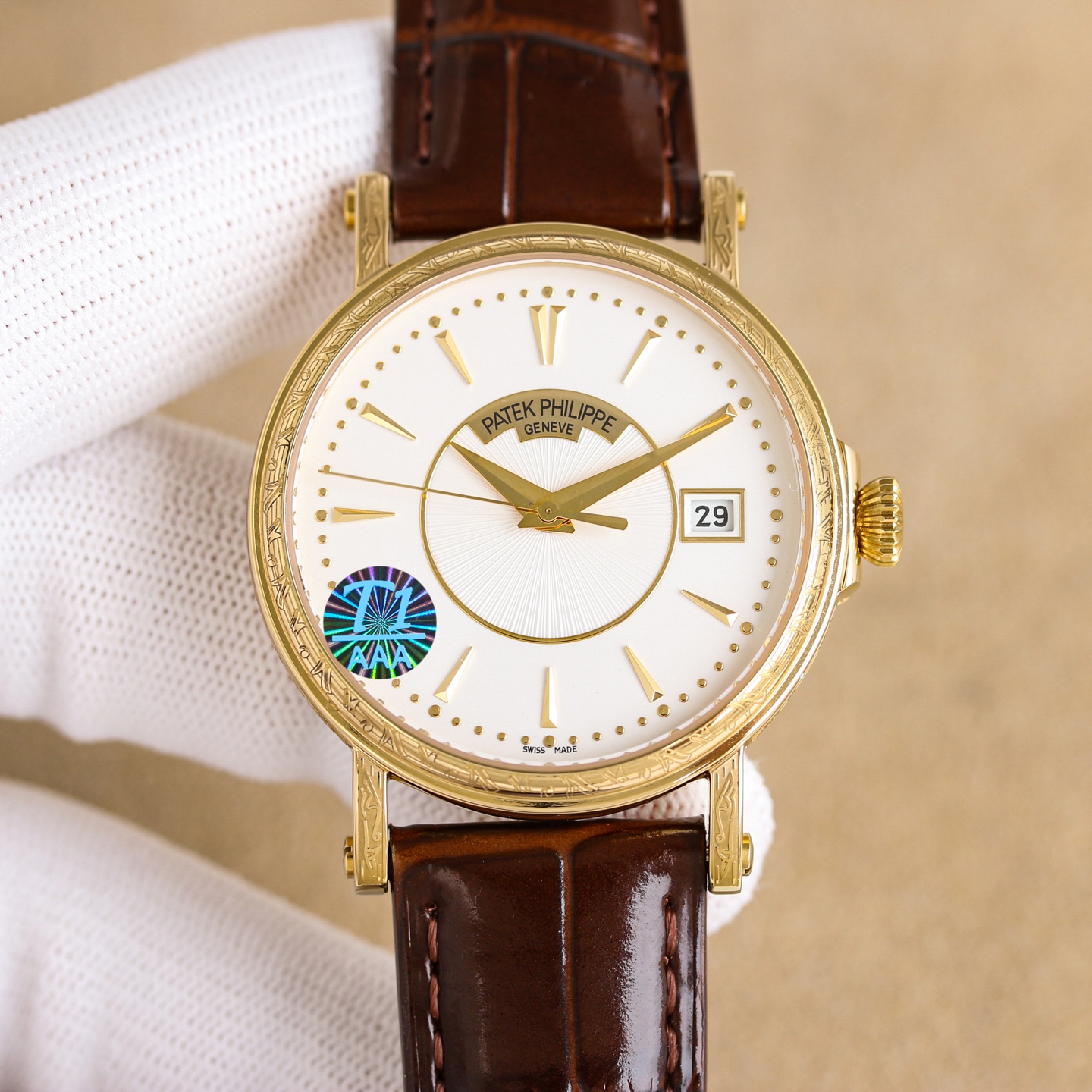 NO:662793,White gold [GR Factory Wall Crack Recommended Craftsman's Core Collection Collection] Patek Philippe Classic 5153 Engraved Edition Watch, elegant and elegant!  1 [Wonderful details] The size of the watch is 38MM, and the thickness is 10MM. 1. In order to pursue a warm and jade-like effect, the watch case is polished and engraved, and the watchmaker carefully polished it and worked slowly to produce fine work. 2. The connection mechanism between the dust cover and the case has a crisp feel comparable to that of a genuine watch. 3. The scales and hands are treated with the latest precious metal plating process, which brings the effect to a higher level.  4. 'Pot lid type' slightly convex sapphire watch mirror, the shape is consistent with the original, the effect is transparent, and the time is clear. 5. The precious metal stamp is three-dimensional and standard, clear and vivid!  2 [Leading the era of all-in-one computers] Adopting a customized version of Cal.324 all-in-one computer - thinner, more stable, and more like-like. The most important thing is that the degree of simulation has skyrocketed. 3 [Strap] Classic Italian calfskin strap, with clear texture and good texture. It is paired with the top Patek Philippe lantern buckle on the market, universal and original without pressure. GR Factory is elegant and consistent, timeless classic, low-key and perfect, a gentleman in the watch!  Welcome all my cousins ​​for your tasting!  ,,patek philippe,cowhide19860909白 金【GR Factory墙裂推荐 匠”芯“出品 典藏之作】百达.翡丽古典5153雕花版腕表,儒雅而至！ 1【精彩细节】腕表尺寸38MM,厚度10MM. 1.表壳打磨雕刻花为了追求温润如玉的效果,制表师精磨细造,慢工出细活. 2.防尘盖与壳体的衔接机制,有媲美带正品一样的清脆手感. 3.刻度和指针,采用最新的贵金属电镀工艺处理,效果更上一层楼. 4.“锅盖型”微凸蓝宝表镜,版型与正品一致,效果通透,辨时清晰. 5.贵金属钢印立体规范,清晰生动！ 2【引领一体机时代】采用定制版Cal.324一体机——更薄,更稳,更像.最重要的是仿真度直线上升了. 3【表带】经典意大利小牛皮表带,纹路清晰,质感好.搭配圈市面最顶级的百达翡丽灯笼表扣,通用原装无压力. GR Factory儒雅持成,永恒经典,低调完美,表中绅士！欢迎各位表友您的品鉴！,,patek philippe,cowhide,Watch