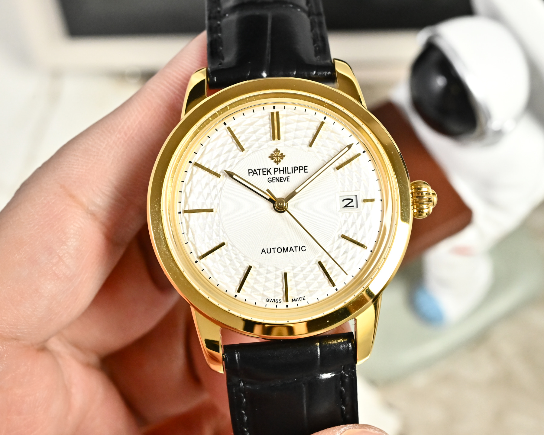 NO:662795,White shell, gold shell Patek Philippe, hot new style, Patek Philippe new pot cover, it took up to 6 months!  Ultra-thin men's automatic mechanical watch, using imported original 9015 movement, vibration frequency of 28,800 times per hour, zero repair quality, original size of 40mm in diameter, ultra-thin craftsmanship of 8mm, (can be paired with calfskin imported from Xin Italy!) The pot lid is made of glass!  Super waterproof to 50 meters!  The same style at the counter, reproduced one to one!  Bring him with you to show your sharpness and extraordinary style!  Dazzling brilliance, eternal nobility. Please look for exclusive quality, patek philippe, cowhide19860909白壳,金壳 百达翡丽,火热新款式,百达翡丽新款锅盖,耗时长达6个月！超薄男士自动机械腕表,采用进口原装9015机芯,每小时振频28800次,零返修质量,直径40mm原装尺寸,超薄工艺8mm,(可搭配采用鑫意大利进口小牛皮！)锅盖玻璃材质！超强防水50米！专柜同款,一比一复刻！带上他锋芒尽显,气派不凡！耀眼光辉,永恒尊贵.请认准独家品质,,patek philippe,cowhide,Watch