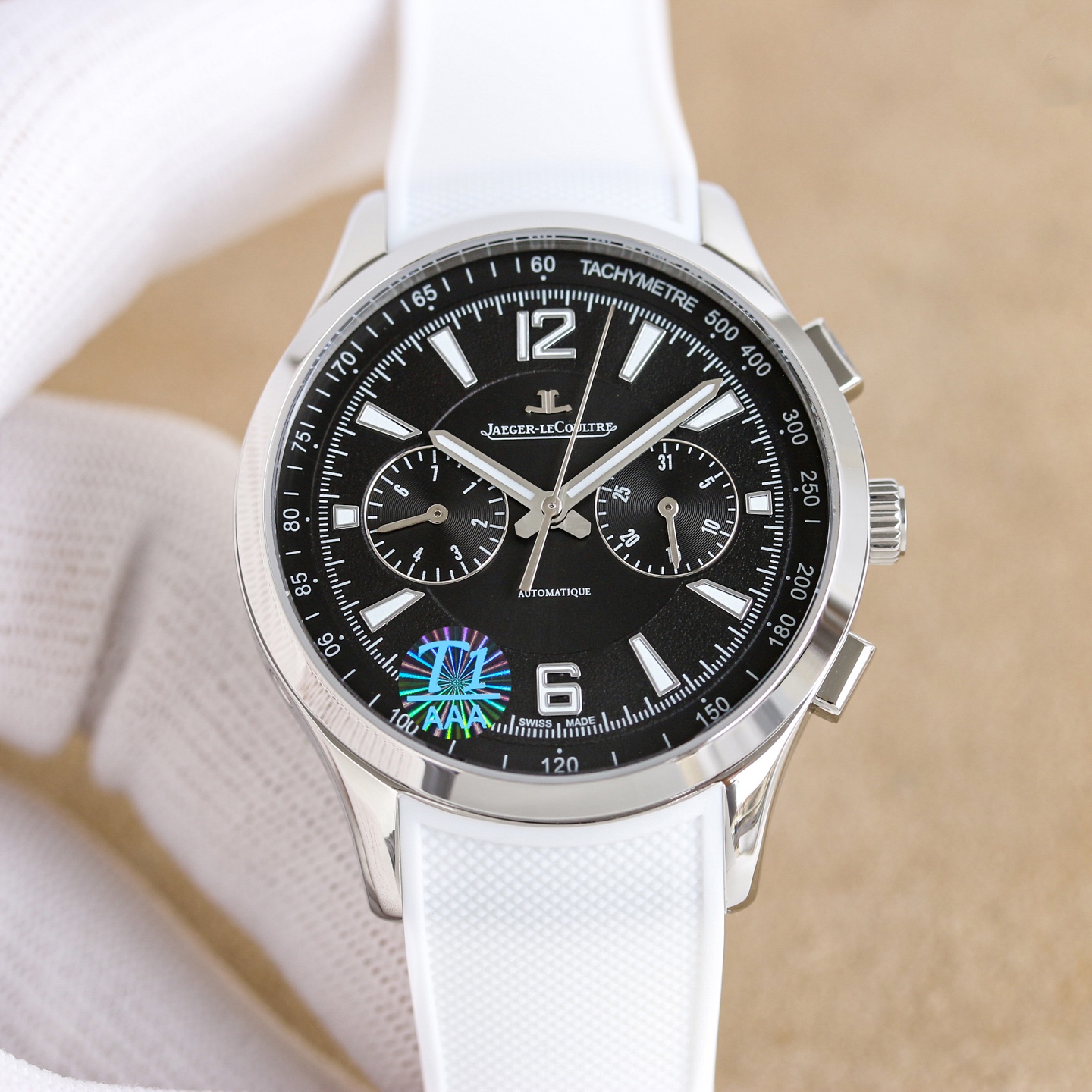 NO:676365,Platinum new product JAEGER-LECOULTRE - Jaeger-LeCoultre Beichen series watch, elegant and elegant~!  [Wonderful details] In order to pursue the warm and jade-like effect of the genuine product, the watch case is polished with precision and slow work. The authentic mold is opened, and the 1:1 replica is perfectly consistent with the original product. It is made of 316L stainless steel and polished with top CNC technology. It is exactly the same as the original craftsmanship, making the overall literal texture better. The size of the watch is 42mmX11.00mm.  The movement model is customized and modified to 761, with a waterproof depth of 50m. The dial team breaks through multi-layered technical bottlenecks and strives for perfection. It strives for perfection in the details of the 12 scales and restores the sunray pattern at a ratio of 1:1. The strap is made of natural rubber, which is thin, long and soft enough to wrap around and fit the wrist. The original stainless steel folding buckle further shows the luxurious temperament of this watch. Suitable for various business occasions, simple and refined yet elegant!  ,,jaeger-lecoultre19860909白 金 新品 JAEGER-LECOULTRE——积家北宸系列腕表,儒雅而至~！【精彩细节】 表壳打磨为了追求正品温润如玉的效果,制表师精磨细造,慢工出细活. 正品开模,1:1复刻完美与正品一致,采用316L精钢材质打造和CNC顶级工艺打磨,与原装工艺效果如出一辙,使其整体字面质感更佳.腕表尺寸42mmX11.00mm 机芯型号订制机芯改761,防水深度50m表盘团队突破多层技术瓶颈,力求完美,对12个刻度细节精益求精,1:1还原太阳放射状饰纹. 表带采用天然橡胶表带,薄而长且柔软,足以缠绕贴合手腕,原装精钢折叠扣更显示这块腕表的豪华气质.适合各种商务场合,简敛精致不失优雅！,,jaeger-lecoultre,Watch