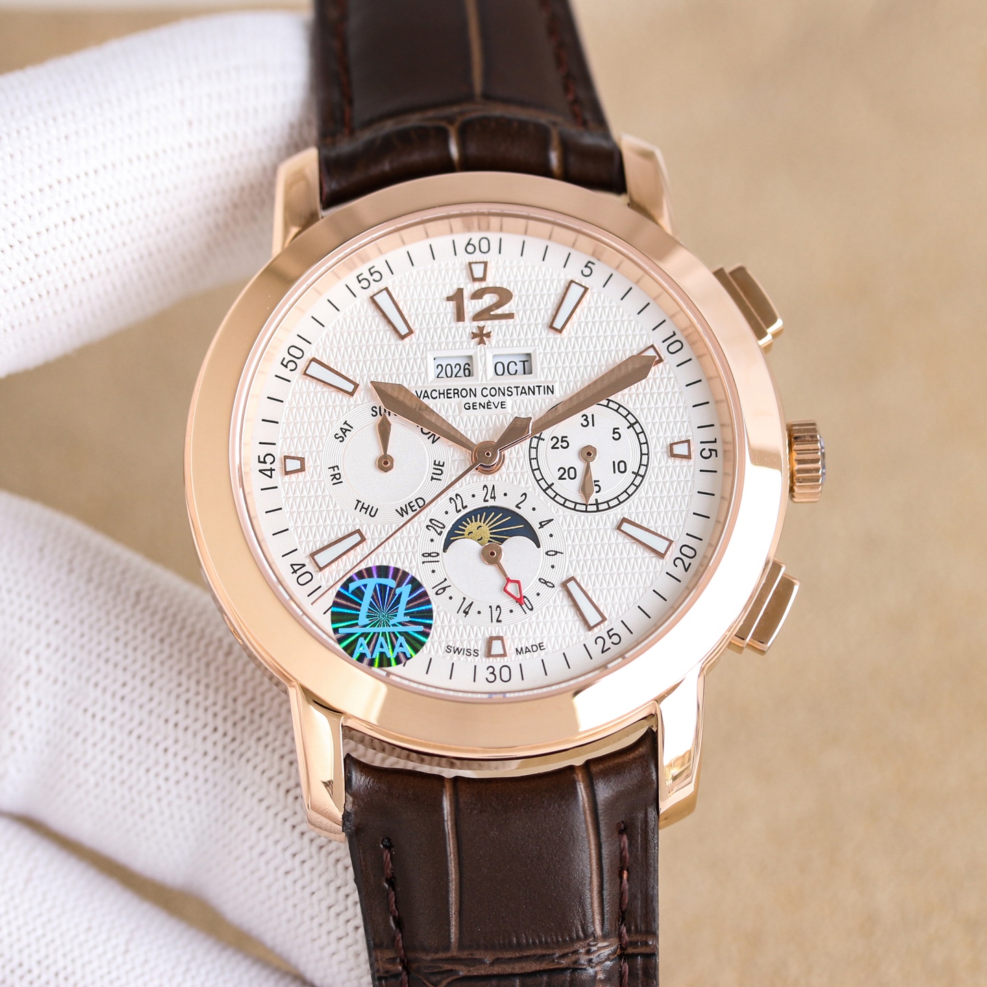 NO:676369,Platinum TWFactory, the masterpiece of Taiwan factory, the new V2 upgraded version!  The highest version on the market, the Jiangshi Heritage Series 5000T/000P_B Perpetual Calendar Multi-Function Watch, 1 is equipped with the same movement as the genuine product, the balance wheel is exactly the same as the genuine product, and all functions can be used normally. 2 The four corner curvature of the case has been improved, the color curvature of the dial is more consistent, the 12 scales are polished more delicately, and the whole is closer to the counter!  3. Paired with Italian cowhide, it makes the wrist more fit and comfortable!  The Vacheron Constantin Heritage Series produced by the TW factory incorporates the most unique DNA of Vacheron Constantin. It is a symbol of Vacheron Constantin's ultimate elegance and fully embodies the purest tradition of the fine watchmaking industry!  Suitable for various business occasions, simple and refined yet elegant!  TW's exquisite replica, please appreciate it!  ,,vacheron,cowhide19860909白 金 TWFactory,台湾厂力作,全新V2升级版！市场最高版本江诗传袭系列5000T/000P_B万年历多功能腕表,1搭载与正品一致机芯,摆轮与正品完全一致,所有功能均可正常使用.2对表壳的四个角弧度进行改善,表盘颜色弧度更契合,12个刻度打磨更细腻,整体更贴近专柜！3搭配意大利牛皮让手腕更贴合舒适！TW工厂出品的江诗.丹顿传袭系列融汇了江诗.丹顿最独特的DNA,是江诗丹顿极致优雅的象征,充分体现了高级制表业最纯粹的传统！适合各种商务场合,简敛精致不失优雅！TW精品复刻,敬请品鉴！,,vacheron,cowhide,Watch