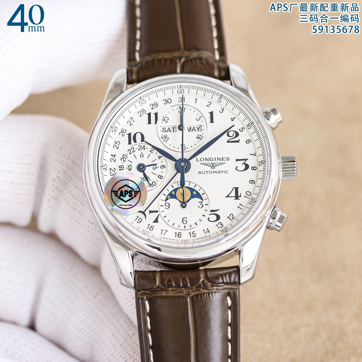 NO:676361,Produced by unified APS, new detailed pictures are on the market. APS watches adhere to the brand philosophy, have both extraordinary charm and meticulous decoration, and are perfectly reproduced. The latest launch, Longines Master 8-hand moon phase complex function watch series, three codes in one, 2 sizes, 42mm, 40mm, you can choose, watch code, 59135678  The 42MM stainless steel case has been polished and continues the elegance of Longines. The left side of the case hides the adjustment button for the day calendar, and the right side of the case has two conventional sports watch buttons and the crown in the middle. The classic 'silver wheat grain' textured dial has all the complex functions arranged in an orderly manner. In addition to the hour and minute hands, t19860909统一 APS出品,新款细节图上市 APS表秉承品牌哲学,兼具不凡魅力和细致饰工,完美复刻最新推出,浪琴名匠8针月相复杂功能腕表系列,三码合一,2个尺寸,42mm,40Mm,任君选择,腕表编码,59135678 42MM精钢表壳经过抛光处理,延续了浪琴的优雅气质,表壳左侧隐藏了星期历的调节按钮,表壳右侧则是常规的运动表两大按钮和中间的表冠. 经典“银色麦粒饰纹”作为纹理的表盘上有序排布着所有的复杂功能,四根大指针除了时针和分针另外两根是运动大秒针和末端带小月牙的日历针. 其余复杂功能通过3个小表盘的形式分布在表盘中,12点小盘凝聚了三个功能左侧是星期历,右侧是月历,中间的小蓝针归属于计时系统的30分钟计时；9点钟小盘上有两个指针,下面的针叫短针,显示着24小时制的时针,这样戴着它就能区分AM和PM.上面的针是超短针,它才是秒针.6点钟小盘是我们最熟悉的月相地带.不过依然是两个功能小盘里的指针是计时系统中的GMT 12小时计时. 腕表做了背透,通过魔术窗里面的机芯清晰可见,自动舵有不错的打磨,足以见得AF的制表水准. 浪琴8针月相腕表已闻名世界,满足喜好复杂功能和天文特色的腕表爱好者. APS完美复制精妙的月相腕表,腕表编码,59135678令您随时了解月相周期,读时清晰,佩戴优雅.,,longines,Watch