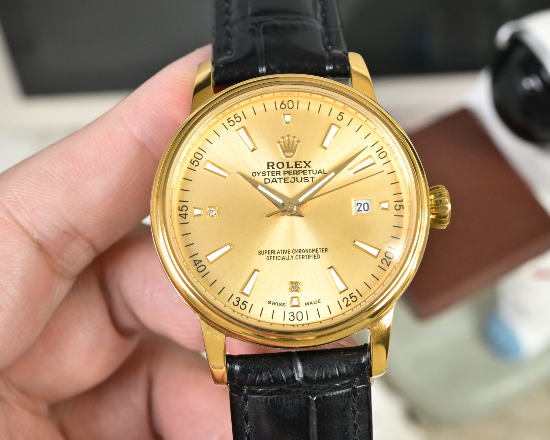 NO:676362,White shell, gold shell, the latest popular model, Rolex [ROLEX] men's watch, with a unique dial design, paired with a more high-end and luxurious Rolex. When you first meet Rolex, you must dream of owning it one day. Wearing a Rolex will make you prosperous and prosperous. You deserve it. Reviews are welcome!  !  The movement is equipped with a brand new imported Citizen (zero repair), size 40, mirror sapphire glass never scratched, material 316L stainless steel case, power reserve 48 hours, waterproof depth 100 meters, Italian calf leather belt, original pin buckle!  ,,rolex,cowhide19860909白壳 金壳 最新爆款主推 劳力士【ROLEX】男士腕表 采用独特的表盘设计 搭配而来的是更高档奢华的劳力士, 初识劳力士必憧憬有朝一日能拥有它,戴上劳力士必顺风顺水必发达,你值得拥有,欢迎评鉴！！ 机芯搭配全新进口西铁城（零返修） 尺寸40 镜面蓝宝石玻璃永不刮花 材质316L精钢表壳 动力储存48小时 防水深度100米 意大利小牛皮带,原装针扣！,,rolex,cowhide,Watch