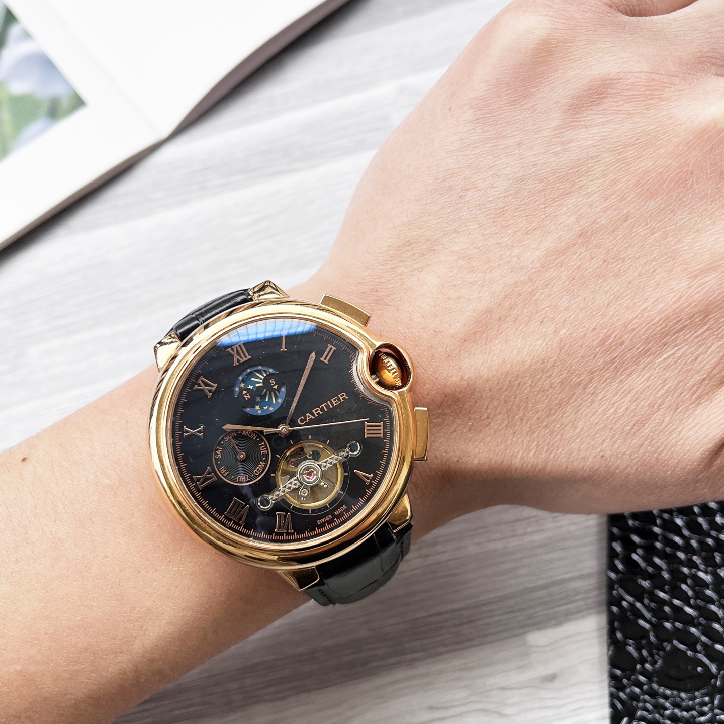 NO:689111,Platinum Steel 30 Blue Balloon Series Shocking Launch [Latest] Cartier Multifunctional Boutique Design [Type] Boutique Men's Watch [Strap] Genuine Leather Strap [Movement] High-End Fully Automatic Mechanical Movement [Mirror] Mineral Strengthened Glass (Higher Definition) Elegant Taste Vast and Ingenious A Wrist Treasure Size 42mm in Diameter 12.5mm Thickness Hot on the Market!  Welcome to reprint!  ,,cartier,cowhide19860909白金钢30 蓝气球系列 震撼上市【最新】卡地亚 多功能精品设计【类型】精品男士腕表【表带】真牛皮表带【机芯】高端全自动机械机芯【镜面】矿物质强化玻璃（更高清） 品味高雅 浩瀚大气 匠心独运 腕间瑰宝 尺寸直径42mm厚12.5mm热卖上市！欢迎转载！,,cartier,cowhide,Watch