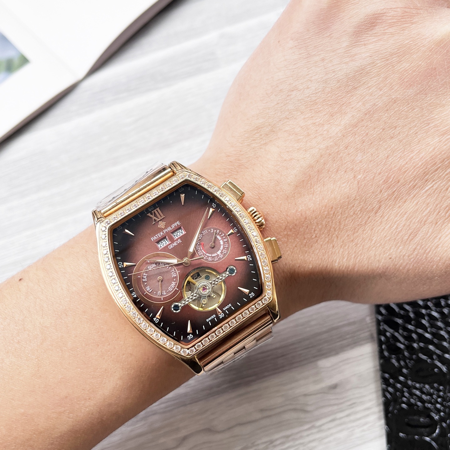 NO:689124,Platinum barrel new product shocking launch [latest] Patek Philippe multi-functional boutique, three-needle large flywheel design [type] boutique men's watch [strap] genuine cowhide strap [movement] high-end fully automatic mechanical movement [mirror] mineral strengthened glass (higher definition) elegant taste vast atmosphere unique ingenuity wrist treasure size diameter 42mm thick 12.5mm hot sale on the market!  Welcome to reprint!  ,,patek philippe,cowhide19860909白金 酒桶新品 震撼上市【最新】百达翡丽 多功能精品,三针大飞轮设计【类型】精品男士腕表【表带】真牛皮表带【机芯】高端全自动机械机芯【镜面】矿物质强化玻璃（更高清） 品味高雅 浩瀚大气 匠心独运 腕间瑰宝 尺寸直径42mm厚12.5mm热卖上市！欢迎转载！,,patek philippe,cowhide,Watch