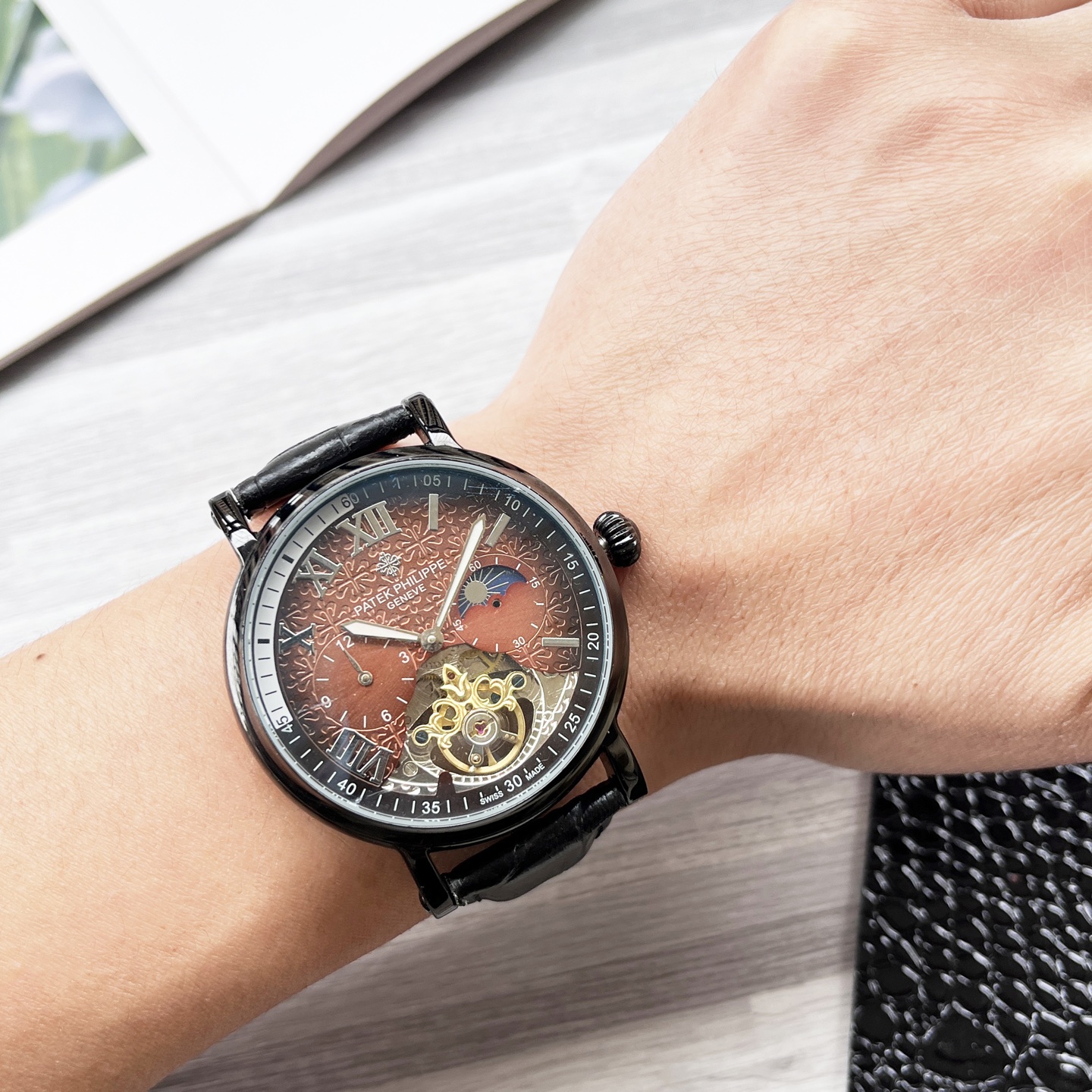 NO:689133,Unified, complex timepieces, luxurious and elegant, classic new products, shocking launch [Latest] Patek Philippe big flywheel design [Type] Fine men's watch [Strap] Genuine leather strap [Movement] High-end fully automatic mechanical movement [Mirror] Mineral strengthened glass (higher definition) Elegant taste Vast and atmospheric Ingenuity Wrist treasure Size 42mm diameter 12.5mm thick Hot sale on the market!  Welcome to reprint!  ,,patek philippe,cowhide19860909统一 复杂时计 奢华大气 经典新品 震撼上市【最新】百达翡丽 大飞轮设计【类型】精品男士腕表【表带】真牛皮表带【机芯】高端全自动机械机芯【镜面】矿物质强化玻璃（更高清） 品味高雅 浩瀚大气 匠心独运 腕间瑰宝 尺寸直径42mm厚12.5mm热卖上市！欢迎转载！,,patek philippe,cowhide,Watch