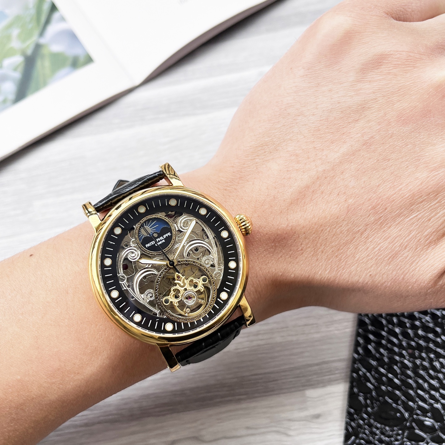 NO:689134,Unified, complex timepieces, luxurious and atmospheric, classic new products, shocking launch [Latest] Patek Philippe Skeleton Design [Type] Fine men's watch [Strap] Genuine leather strap [Movement] High-end fully automatic mechanical movement [Mirror] Mineral strengthened glass (higher definition) Elegant taste Vast and atmospheric Ingenuity Wrist treasure Size 42mm diameter 12.5mm thick Hot sale!  Welcome to reprint!  ,,patek philippe,cowhide19860909统一 复杂时计 奢华大气 经典新品 震撼上市【最新】百达翡丽 镂空设计【类型】精品男士腕表【表带】真牛皮表带【机芯】高端全自动机械机芯【镜面】矿物质强化玻璃（更高清） 品味高雅 浩瀚大气 匠心独运 腕间瑰宝 尺寸直径42mm厚12.5mm热卖上市！欢迎转载！,,patek philippe,cowhide,Watch