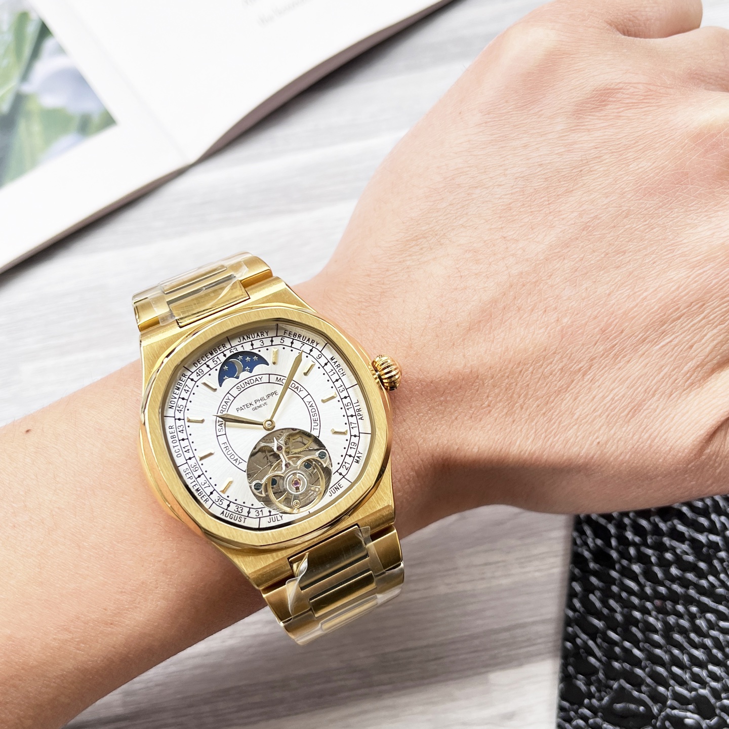 NO:689135,Unified octagonal shell series, exquisite and versatile [latest] Patek Philippe latest design large flywheel boutique [type] boutique men's watch [strap] genuine cowhide strap [movement] high-end fully automatic mechanical movement [mirror] mineral-strengthened glass (higher definition) elegant taste vast atmosphere unique ingenuity wrist treasure size diameter 42mm diameter 12mm hot sale on the market!  Welcome to reprint!  ,,patek philippe,cowhide19860909统一 八角壳系列 精致百搭【最新】百达翡丽 最新设计大飞轮精品【类型】精品男士腕表【表带】真牛皮表带【机芯】高端全自动机械机芯【镜面】矿物质强化玻璃（更高清） 品味高雅 浩瀚大气 匠心独运 腕间瑰宝 尺寸直径42mm厚12mm热卖上市！欢迎转载！,,patek philippe,cowhide,Watch