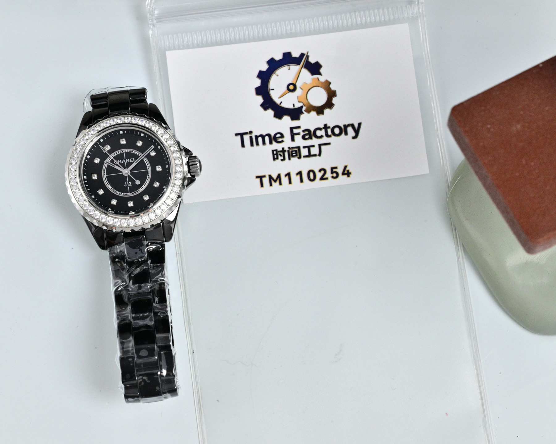 NO:689116,Unified Chanel J12 series' black and white double 33cm! A fashionable work that has long been popular in the watch industry, a classic with elegant feminine charm, now with the technical strength of 'Time Factory'  'After a year of hard work, the workmanship quality is the closest to perfect replica product in the history of replica watches! It lies in the processing of the original ceramics, using the most precise molds (about 60 sets of molds) to eliminate excessive gaps and deformations in the fit of each ceramic part.  Especially for the formula of white ceramics, it took nine months of repeated trials and comparisons to successfully test out a white ceramic color that is 99% closer to the original version, creating the original 'white jade round' charm and temperament, regardless of the size of the ceramic shell!  Whether it is in a steel part or a ceramic case, it can still look like the original version, and it is even more interchangeable with the original version! The bezel glass and watch mirror glass are both made of the same glass material as the original version. The printing of the scale on the bezel glass is even more consistent with the original version.  There is no way to tell the difference between real and fake! The slender hands and the twelve Arabic numeral scales on the round dial have been described without regret. The original movement ETA.956.612 is used in the movement. Finally, I must say 'Time'  Factory 'The quality of the folding buckle of this watch is very good. It is perfect in function and appearance compared to the original version. The folding feel is very elastic and smooth!,,chanel19860909统一 香奈儿J12系列”黑白双绝33cm！长久风靡手表行业的时尚之作,具备温雅气质的女性神韵的经典之作,现经具技术实力的＂Time Factory ＂历经一年攻克,做工质量是复刻表历史以来最接近完美的复刻产品！在于原版陶瓷的处理上,以最精密的模具(约六十套模具),来消除各个陶瓷配件配合上存在过大间隙与变形.特别在白陶瓷的配方上,更耗费历经九个月的反复试验比对,才成功试出与原版非常的接近99的白色陶瓷颜色,做出原版的“白玉圆润”的神韵气质！不论在陶瓷壳尺寸上把控,还是在钢件与陶瓷壳中配上,都是能与原版如同一出,更做到了与原版互换通用！在圈口玻璃与表镜玻璃上,都采用了与原版相同的玻璃材质.圈口玻璃上刻度的印刷上与原版更无法区别真假！纤细的表针与圆形表盘上的十二个阿拉伯数字刻度,已经做到了可以不留遗憾来形容.在机芯上采用了原装原版机芯ETA.956.612.最后须说一下＂Time Factory ＂做的这款手表的折叠扣上的质量是非常的好,在功能与外观上完美于原版,折叠的手感非常的有弹力与顺畅！,,chanel,Watch