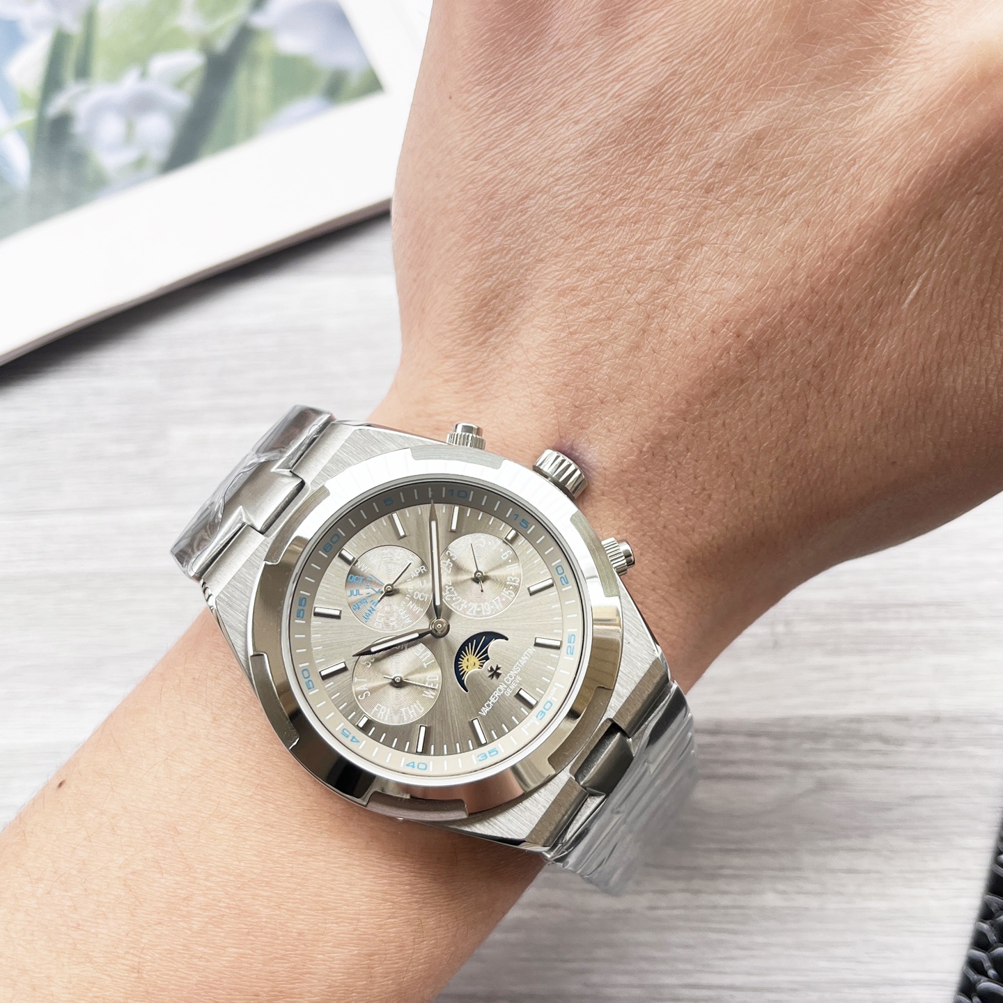 NO:703406,Platinum steel band 20 brand Vacheron Constantin - Vacherron type men's watch vertical and horizontal series case top version 316 stainless steel L strap imported calfskin strap movement fully automatic mechanical movement (stable) mirror mineral scratch-resistant glass size diameter 42mm thick 12mm exquisite inheritance of real effects, quality assurance!  The elegant style instantly enhances the charm of men and is a symbol of taste and noble life!  ,,vacheron,cowhide19860909白 金 钢带20 品牌江诗丹顿-Vacherron 类型男士腕表纵横系列 壳套顶级版316精钢L 表带进口小牛皮表带 机芯全自动机械机芯（稳定） 镜面矿物质防刮玻璃 尺寸直径42mm厚12mm 精致传承真实效果,品质保证！ 优雅格调瞬间提摄男士魅力,更是品位与生活尊贵象征！,,vacheron,cowhide,Watch