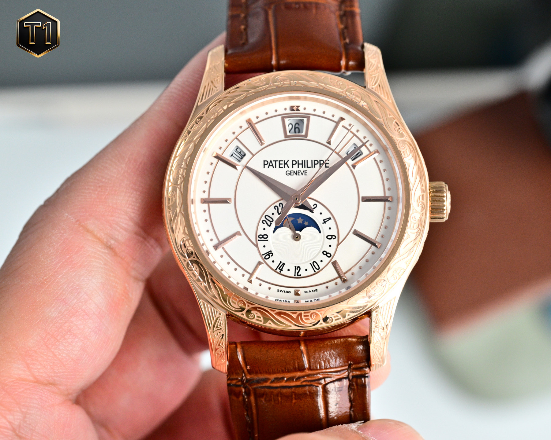 NO:703448,White gold is meticulously crafted, combining elegance and movement. Patek Philippe’s complex multi-function series 5205G-013 makes its grand debut. It is the first carved Nautilus complex watch launched so far. It uses ultra-complex craftsmanship to create a casual sports watch. 1 small body and high energy to perform the following functions: calendar function at 12 o'clock, day of the week function at 10 o'clock, day of the week function at 2 o'clock, and 24 hours at 6 o'clock. All functions can be used normally.  2. The movement adopts a replica Cal. self-winding movement. On the premise of achieving a realistic appearance, the functions are perfectly interpreted. 3. An independent watchmaker who is a modification master, enthusiastically participates in customizing and modifying the dial color, adding an interesting soul to the unique watch!  A masterpiece of craftsmanship. Welcome all watch friends to taste it!  ,,patek philippe19860909白 金 精雕细琢,雅动合一.百达翡丽复杂多功能系列5205G-013重磅登场,迄今推出的首款雕花Nautilus复杂腕表,以超复杂的工艺技术打造休闲运动腕表. 1小身板大能量尽揽以下功能∶12点位日历功能 10点位星期功能 2点位星期功能 6点位24小时.所有功能都可正常使用. 2机芯采用复刻版Cal.自动上链机芯,在实现外观的逼真前提下,功能一并完美诠释. 3改装大师独立制表人,倾情参与定制改装表盘颜色,给予独一无二的腕表增添有趣的灵魂！ 匠心力作 欢迎各位表友品鉴！,,patek philippe,Watch