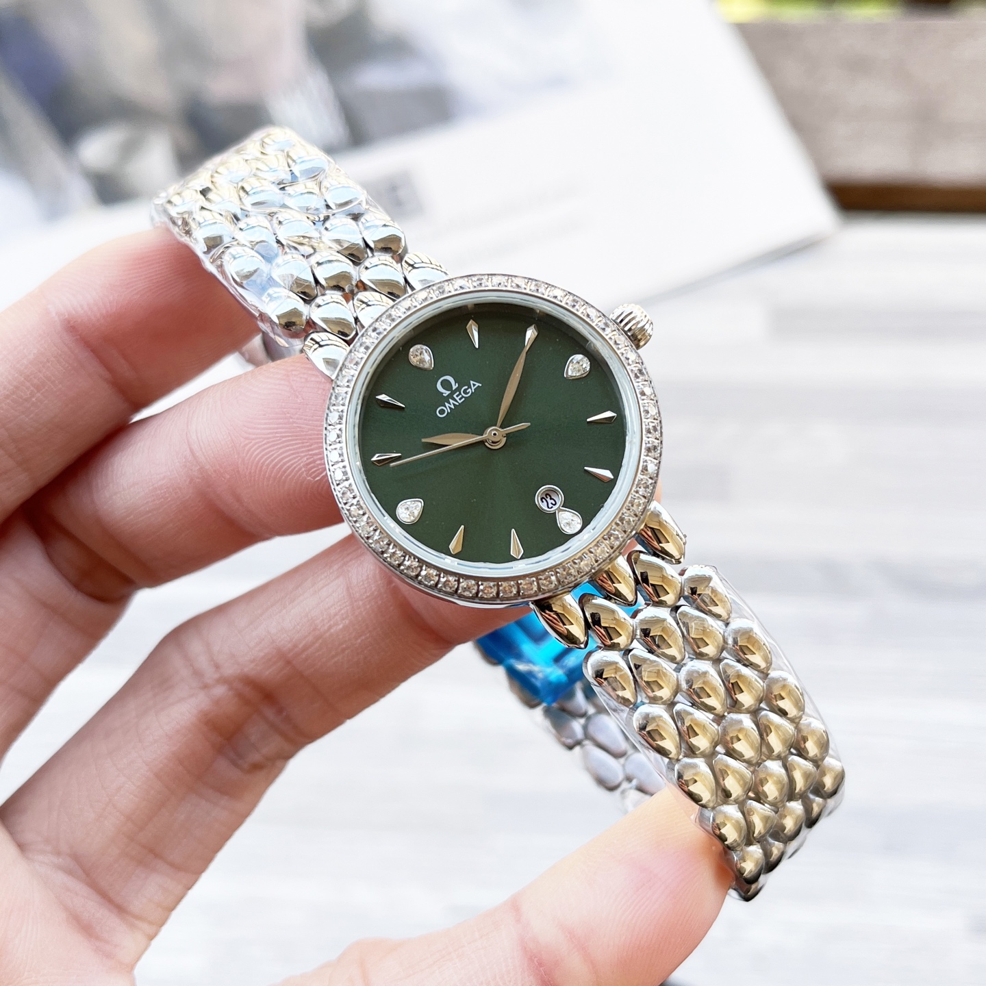 NO:724039,White rose gold diamond ring [Celebration] [New design, classic hot sale] Omega women's watch imported quartz movement, mother-of-pearl dial, sapphire mirror, size 26mm [Celebration] 316L stainless steel case, stainless steel strap, fashion style, elegant temperament, omega19860909白玫瑰金钻圈[庆祝]【全新设计 经典热卖】欧米茄 女士腕表进口石英机芯 贝母表盘 蓝宝石镜面 尺寸26mm[庆祝]316L精钢表壳 精钢表带 时尚风格 优雅气质,,omega,Watch